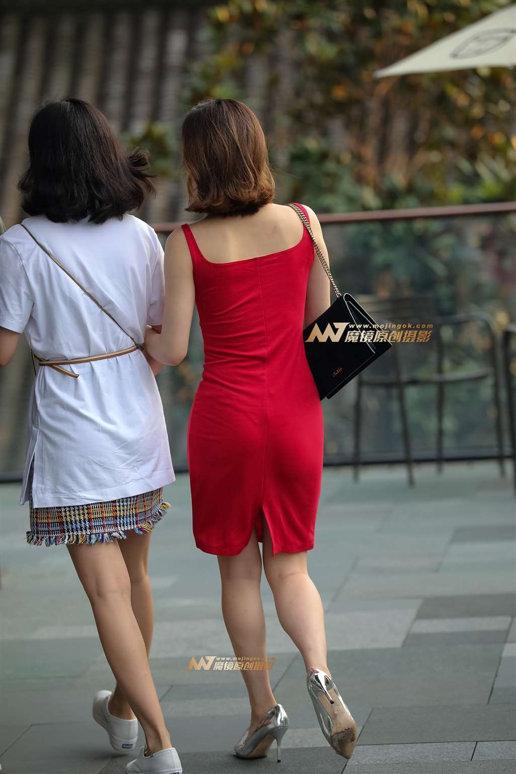 图片[2]-【凯恩赛帖】笑容灿烂的红裙少妇-流行馆