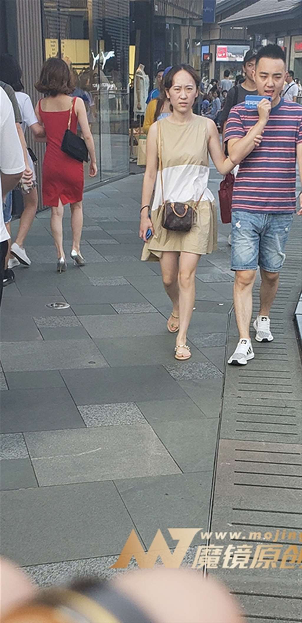 图片[3]-【凯恩赛帖】笑容灿烂的红裙少妇-流行馆