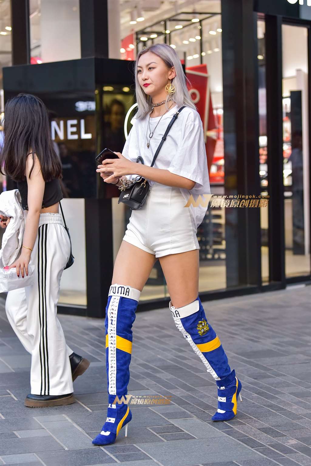 【赛德克赛帖】超高中腰仔裤美女 满屏尽是大长腿-流行馆