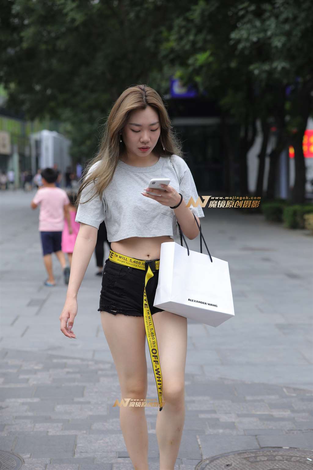 图片[4]-性感 露腰，月牙热裤 美眉-流行馆