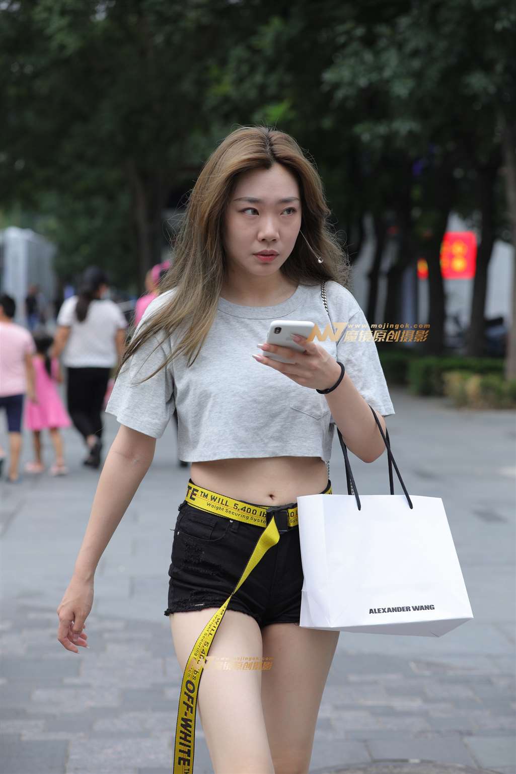 图片[5]-性感 露腰，月牙热裤 美眉-流行馆