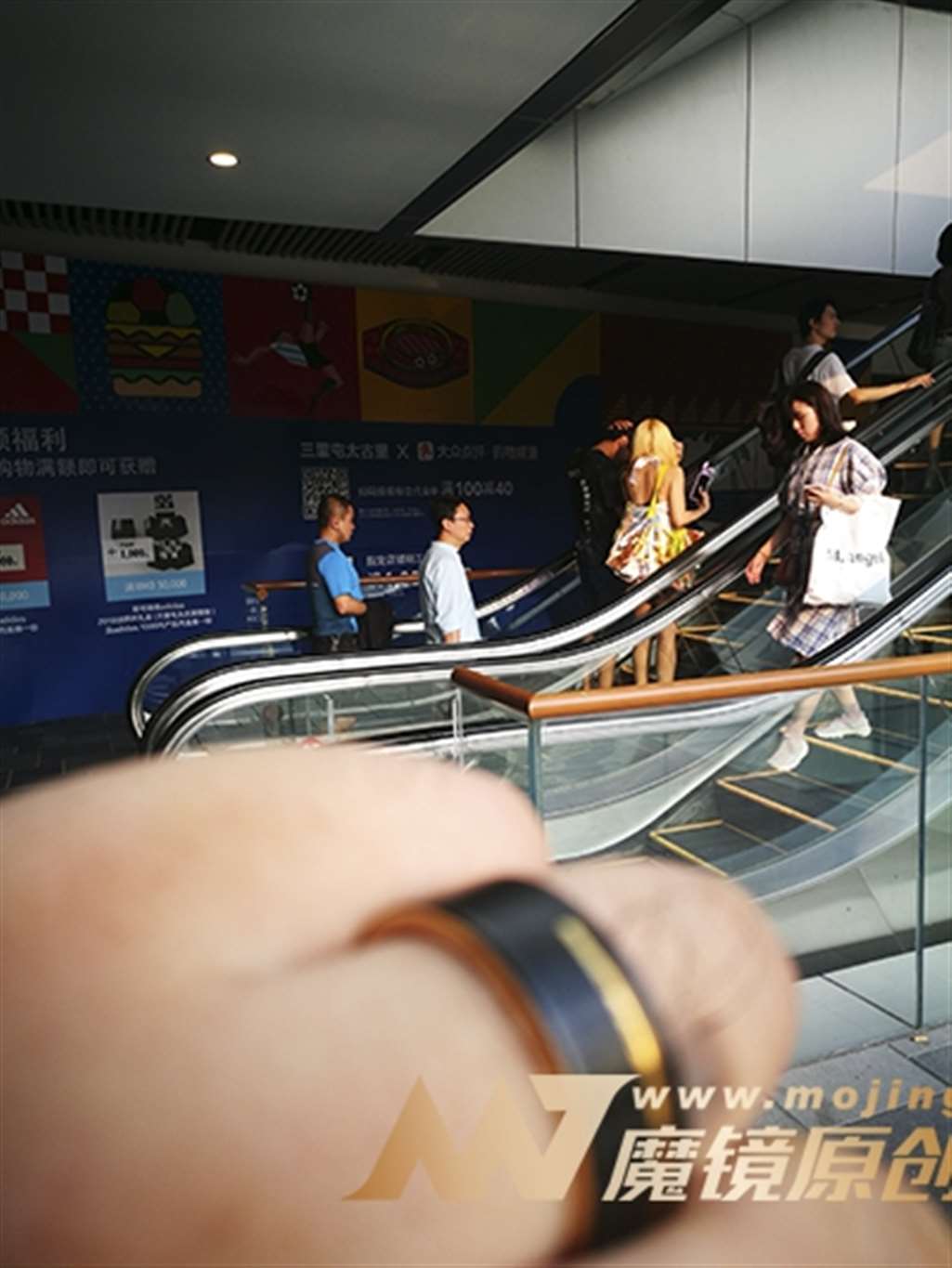 图片[2]-【赛德克赛帖】金发 中腰紧身短裤 翘臀女-流行馆