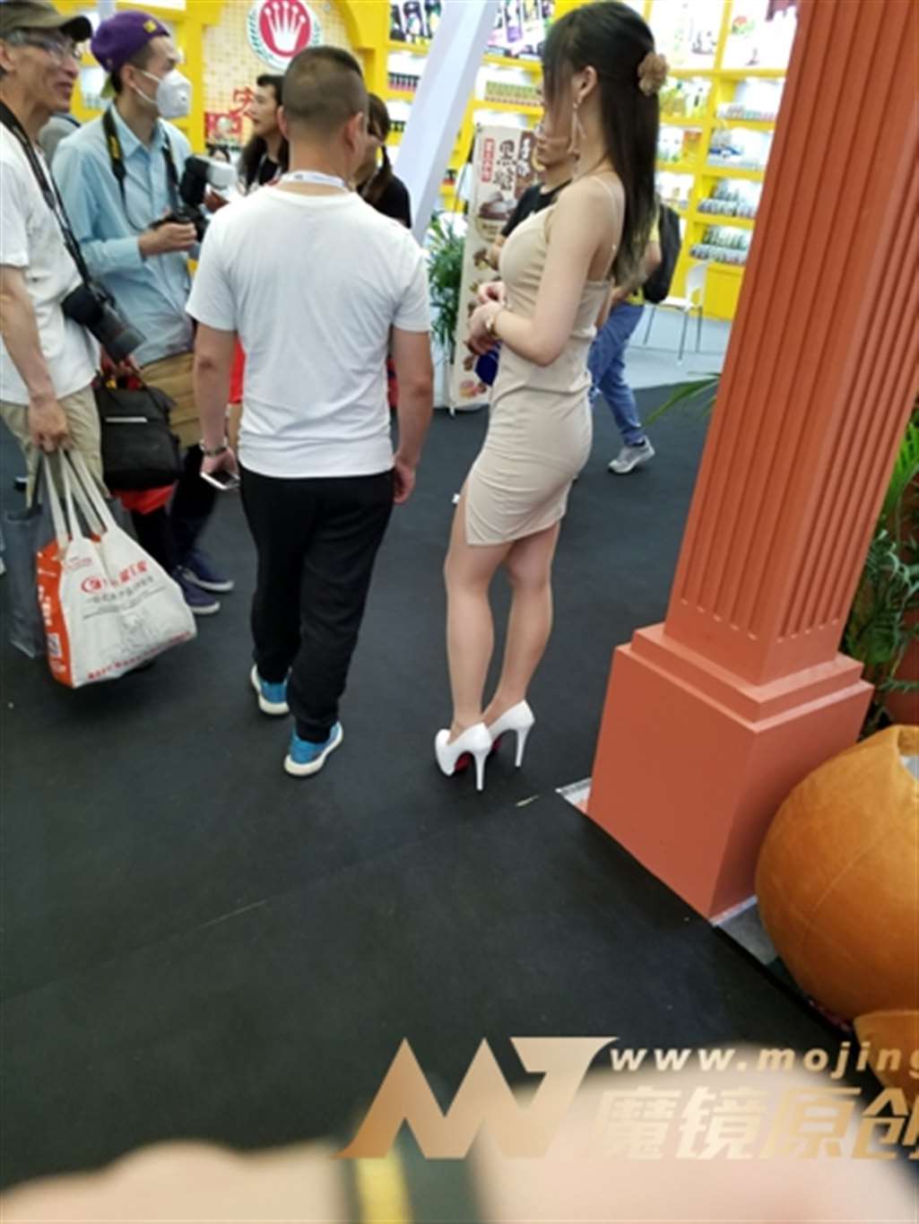 图片[3]-【番茄酱赛帖】拿着小熊的超甜美女-流行馆