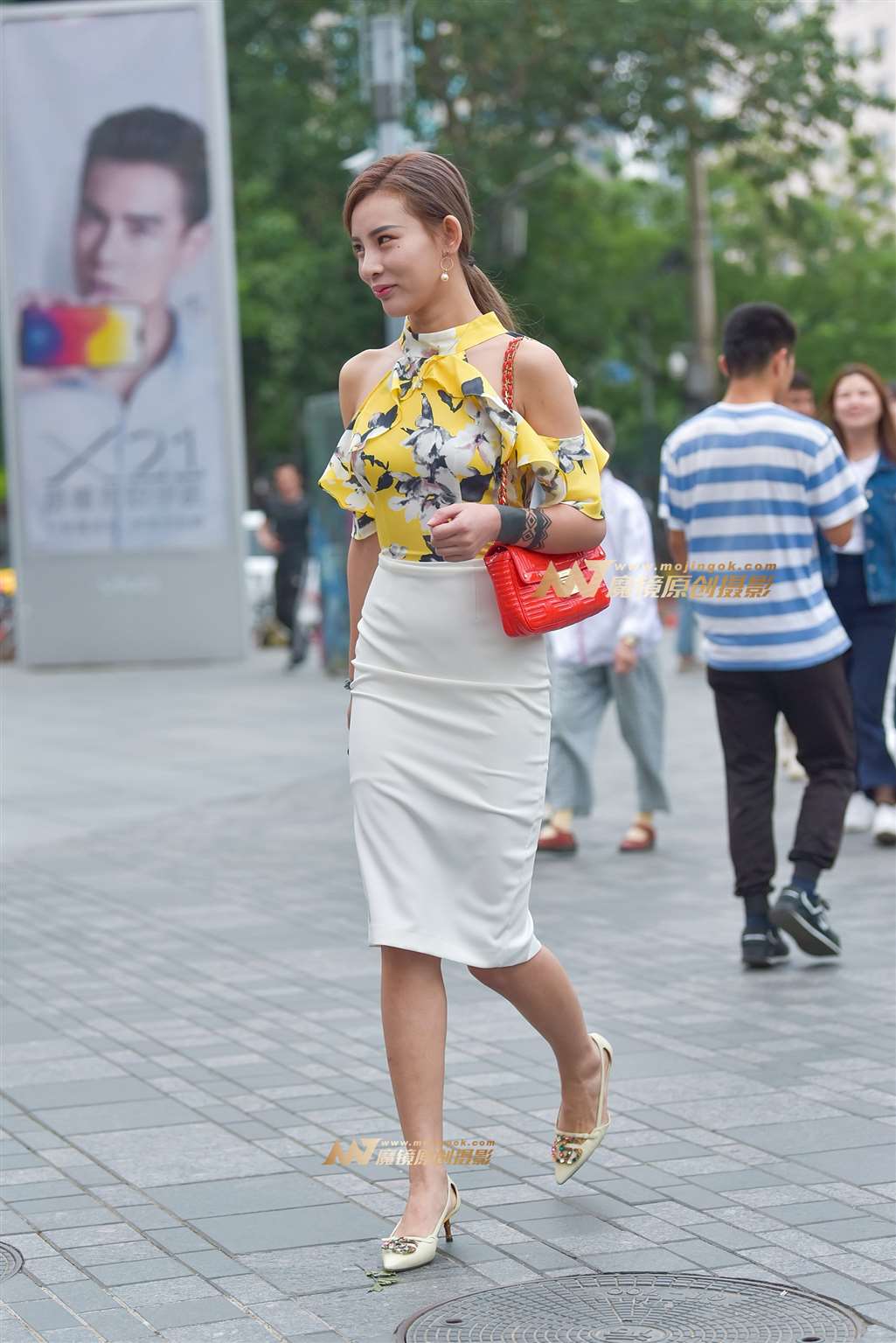 图片[5]-【赛德克赛帖】精致身材的开衩裙小女-流行馆