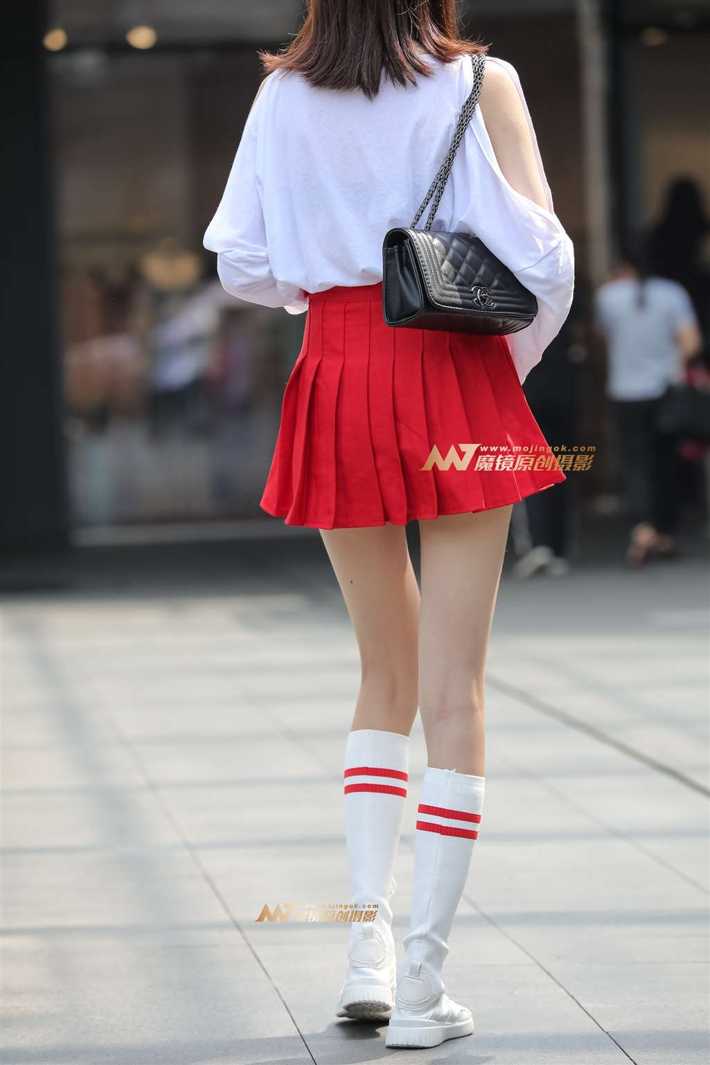 图片[2]-【凯恩赛帖】秀丽长腿女孩 性感的百褶裙-流行馆