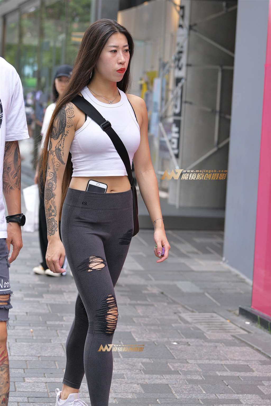 【红石赛帖】超酷紧身裤美女-流行馆