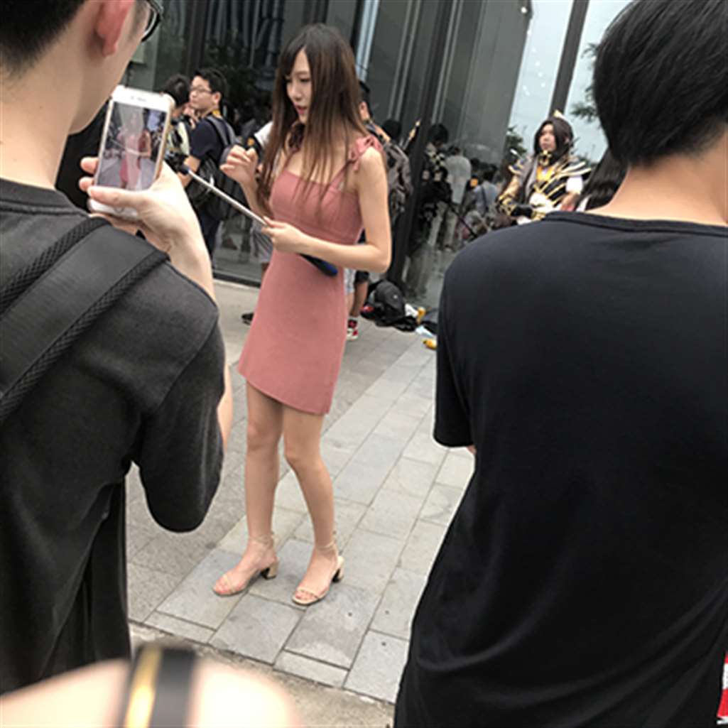 图片[3]-[辉辉赛贴]露背漂亮小美眉-流行馆