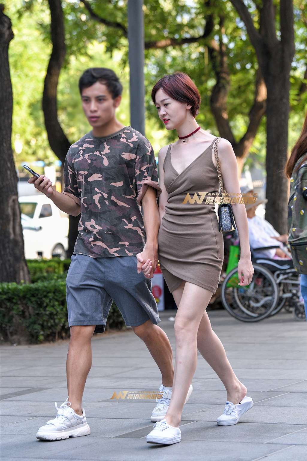 【久久赛帖】吊带包臀裙美女-流行馆