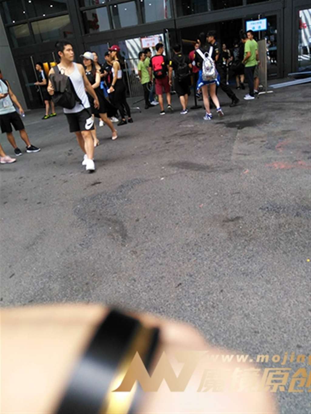 图片[3]-【街拍之魂赛帖】好身材就是这么自信-流行馆