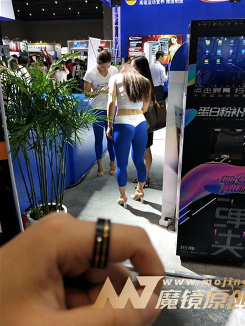 图片[3]-【欧阳幽明赛帖】紧身蓝色瑜伽裤高跟美女-流行馆