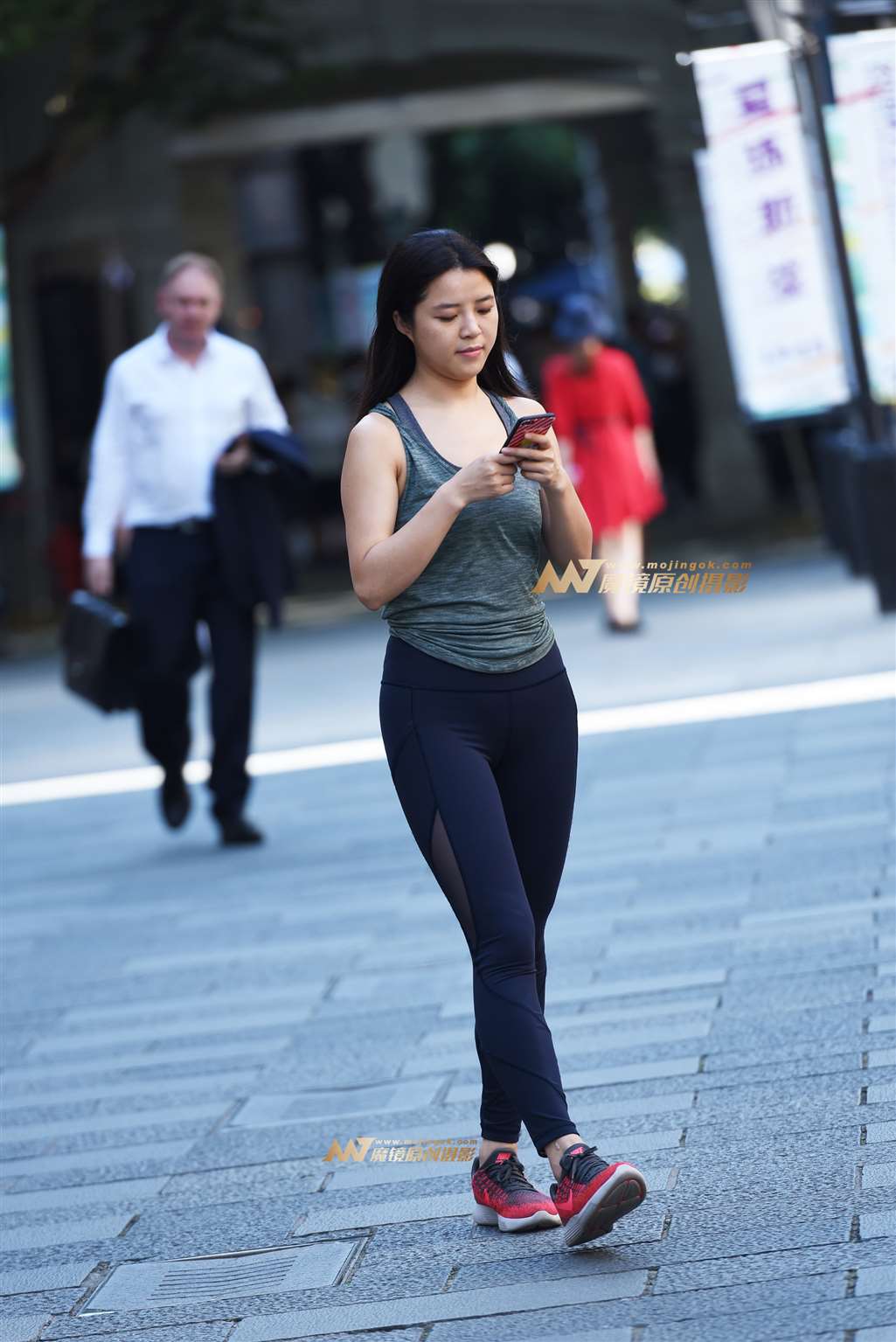 【咔喳赛贴】蓝色紧身裤-街拍流行馆