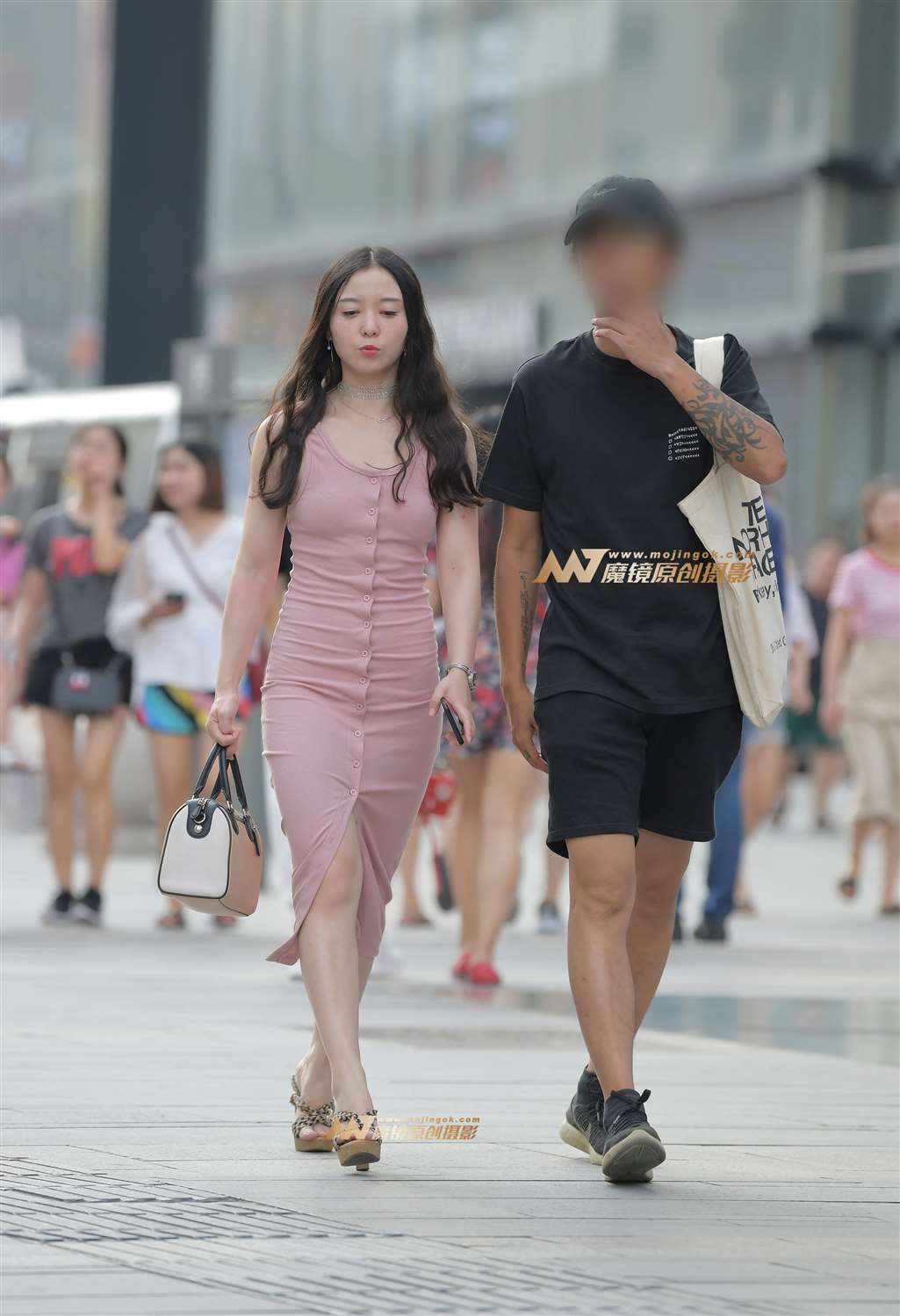 图片[4]-【街拍之魂赛帖】靓丽粉色包臀少妇-流行馆