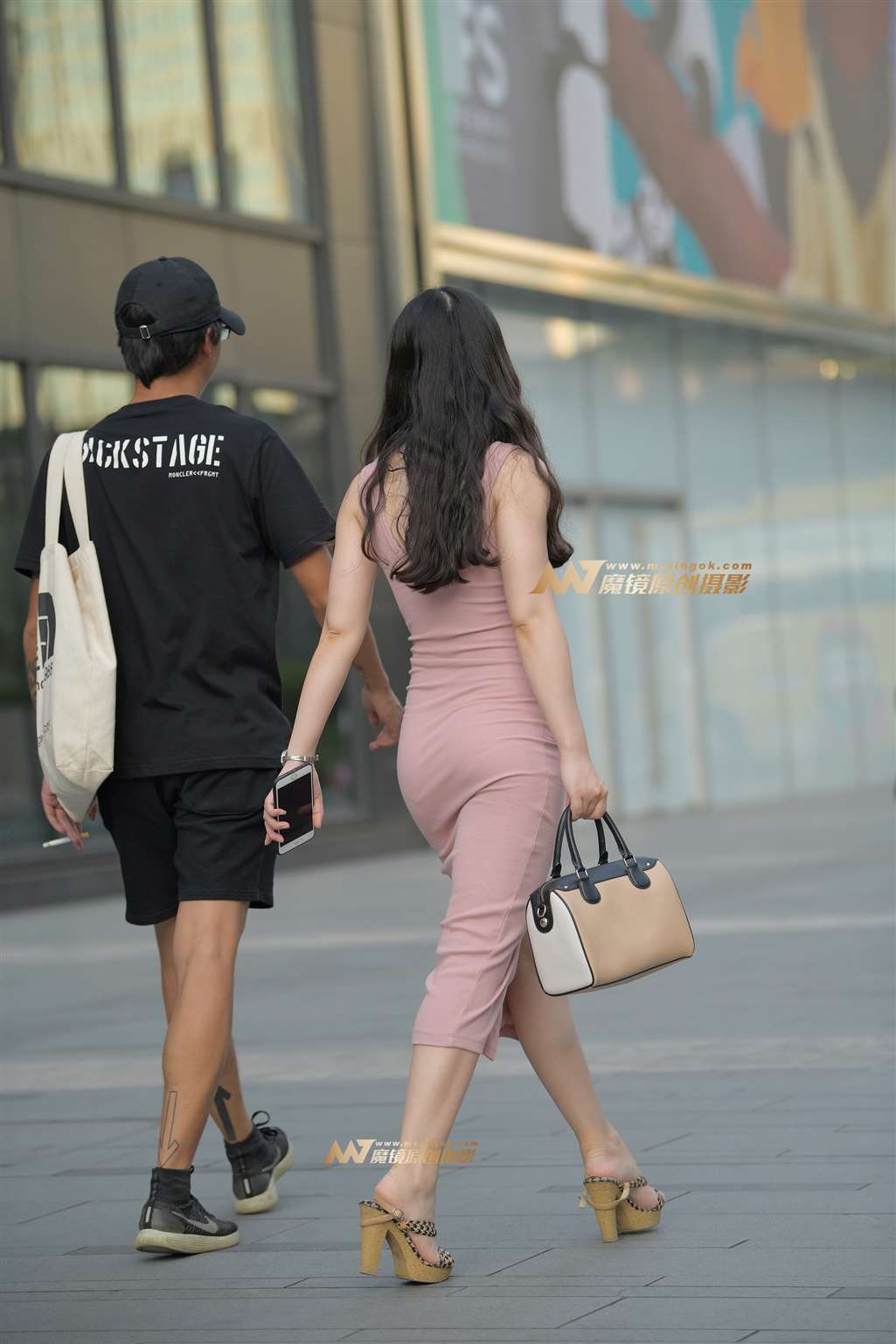 图片[5]-【街拍之魂赛帖】靓丽粉色包臀少妇-流行馆