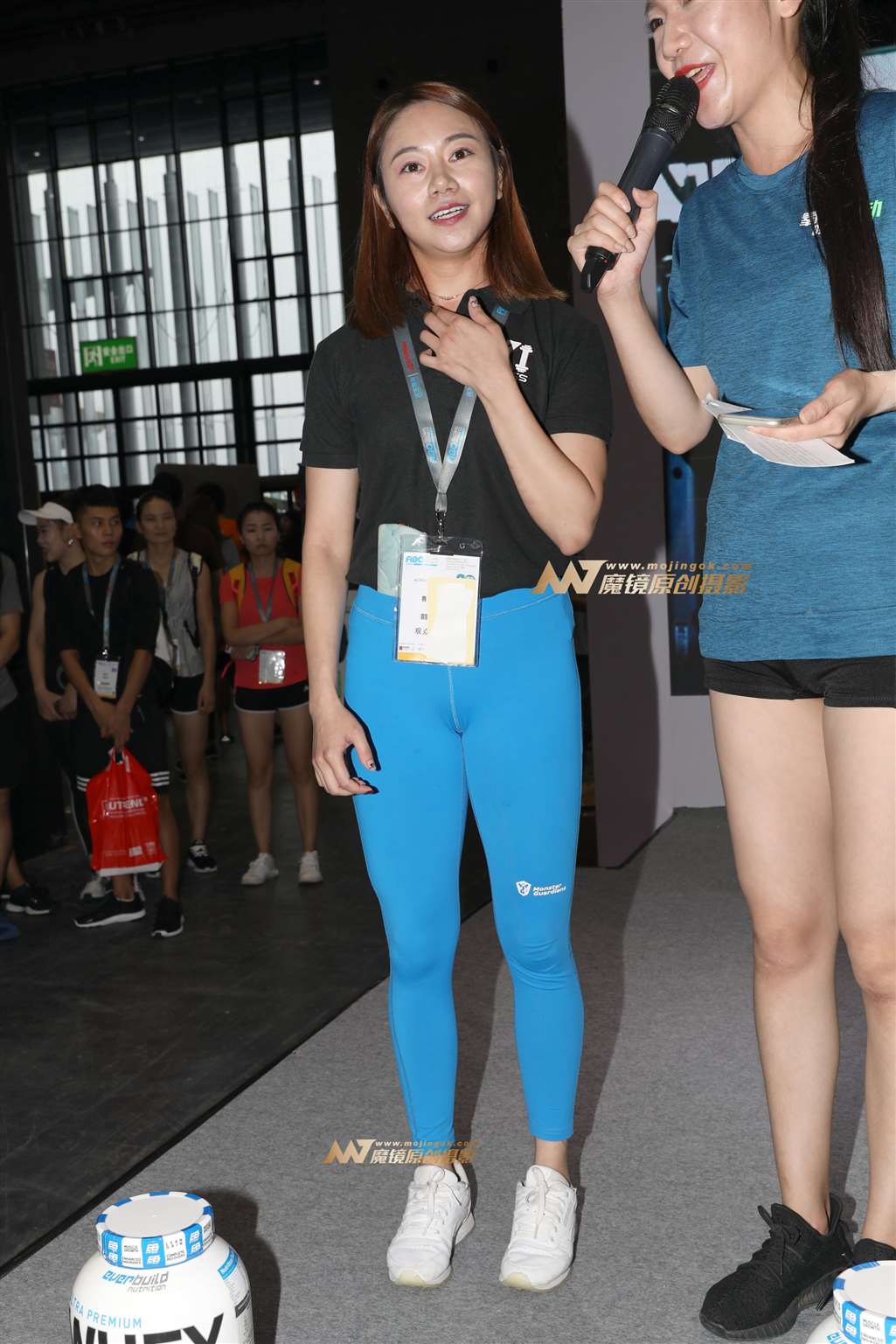 图片[4]-【欧阳幽明赛帖】做深蹲的蓝色瑜伽裤美女-流行馆