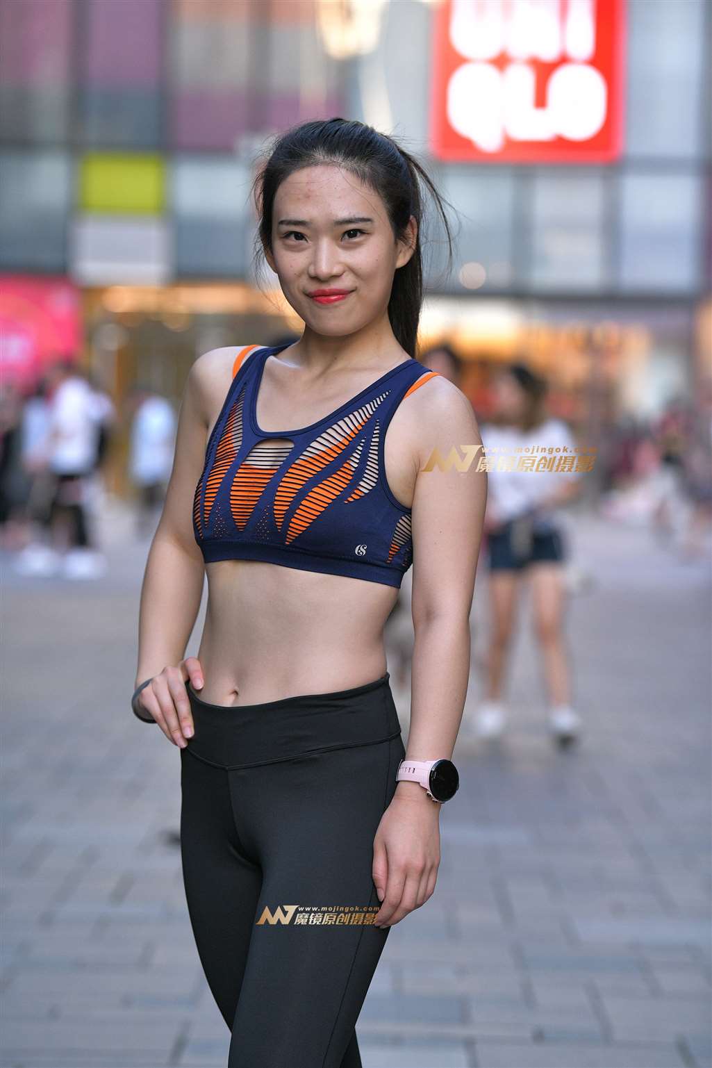 【红石赛帖】一个漂亮女孩-街拍流行馆