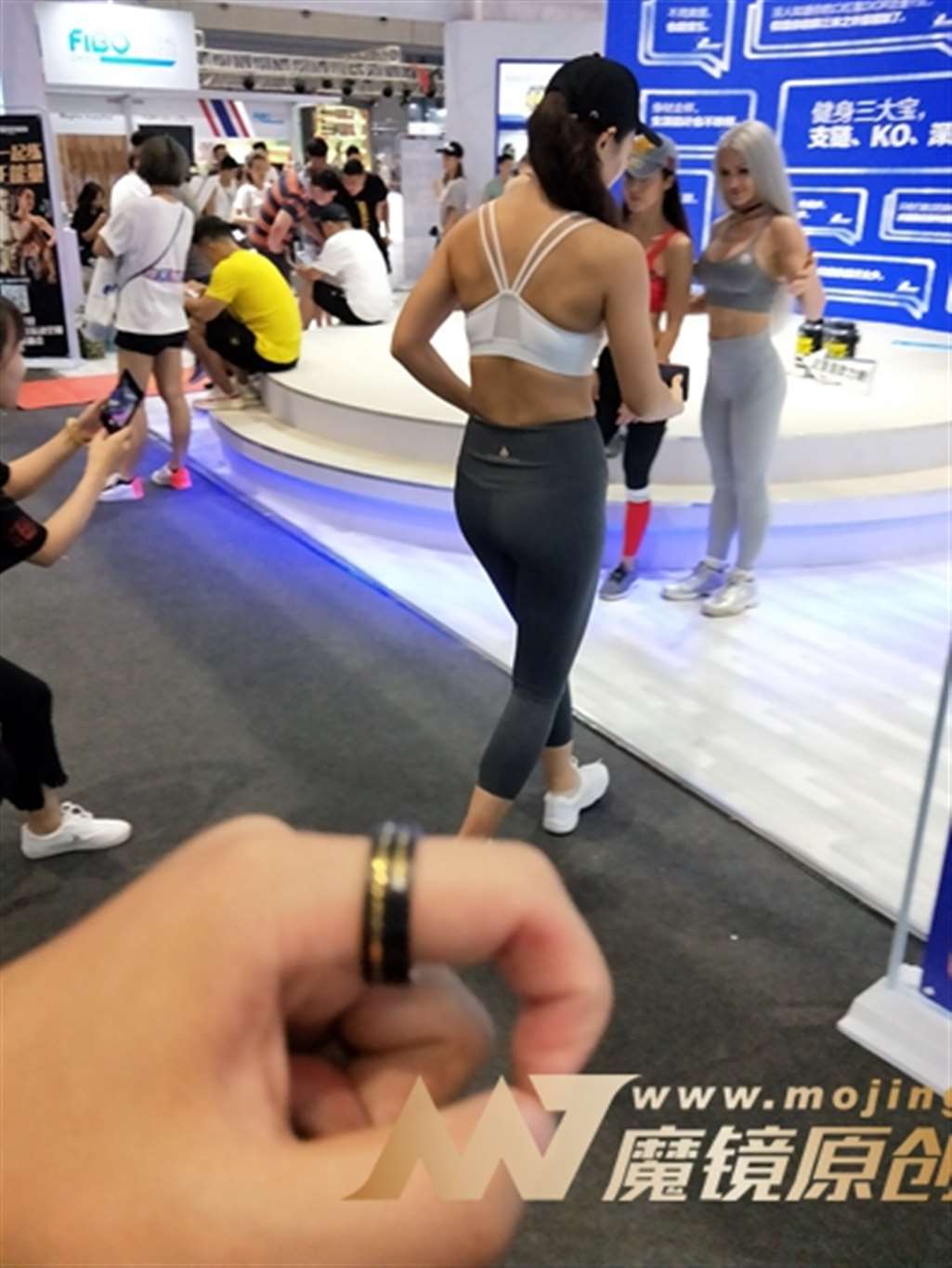 图片[3]-【欧阳幽明赛帖】灰色瑜伽裤美女-街拍流行馆