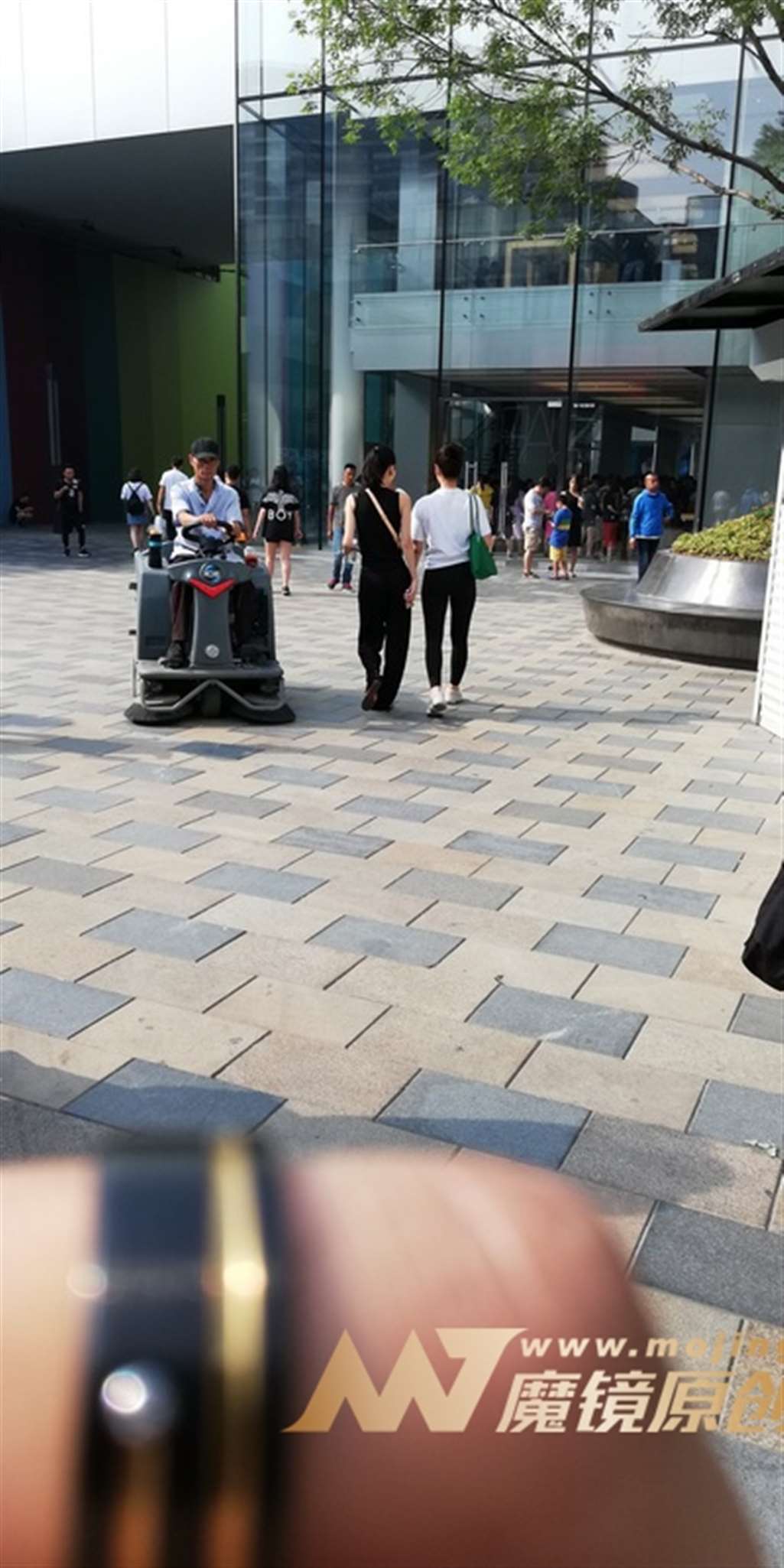 图片[3]-【视觉冲击赛帖】白+黑，紧致健美裤MM-流行馆