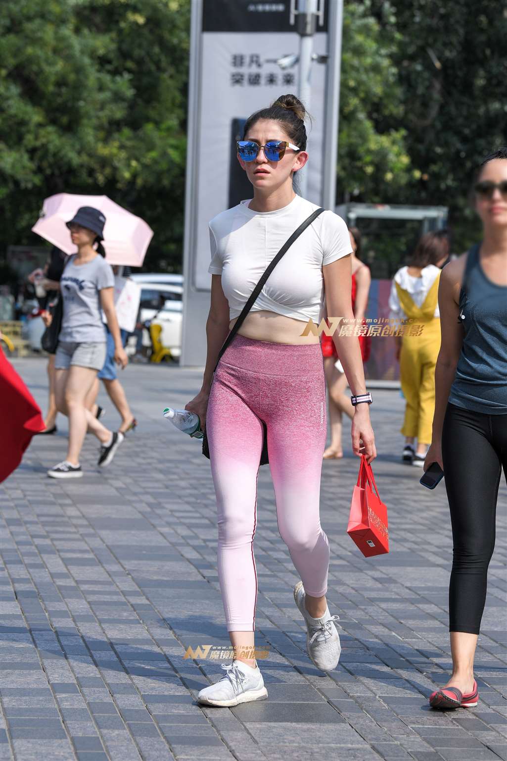 图片[4]-【久久赛帖】渐变瑜伽裤美女-流行馆