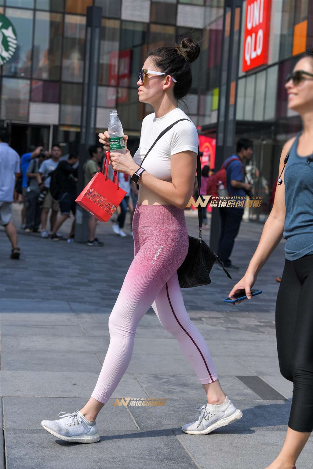 图片[2]-【久久赛帖】渐变瑜伽裤美女-流行馆