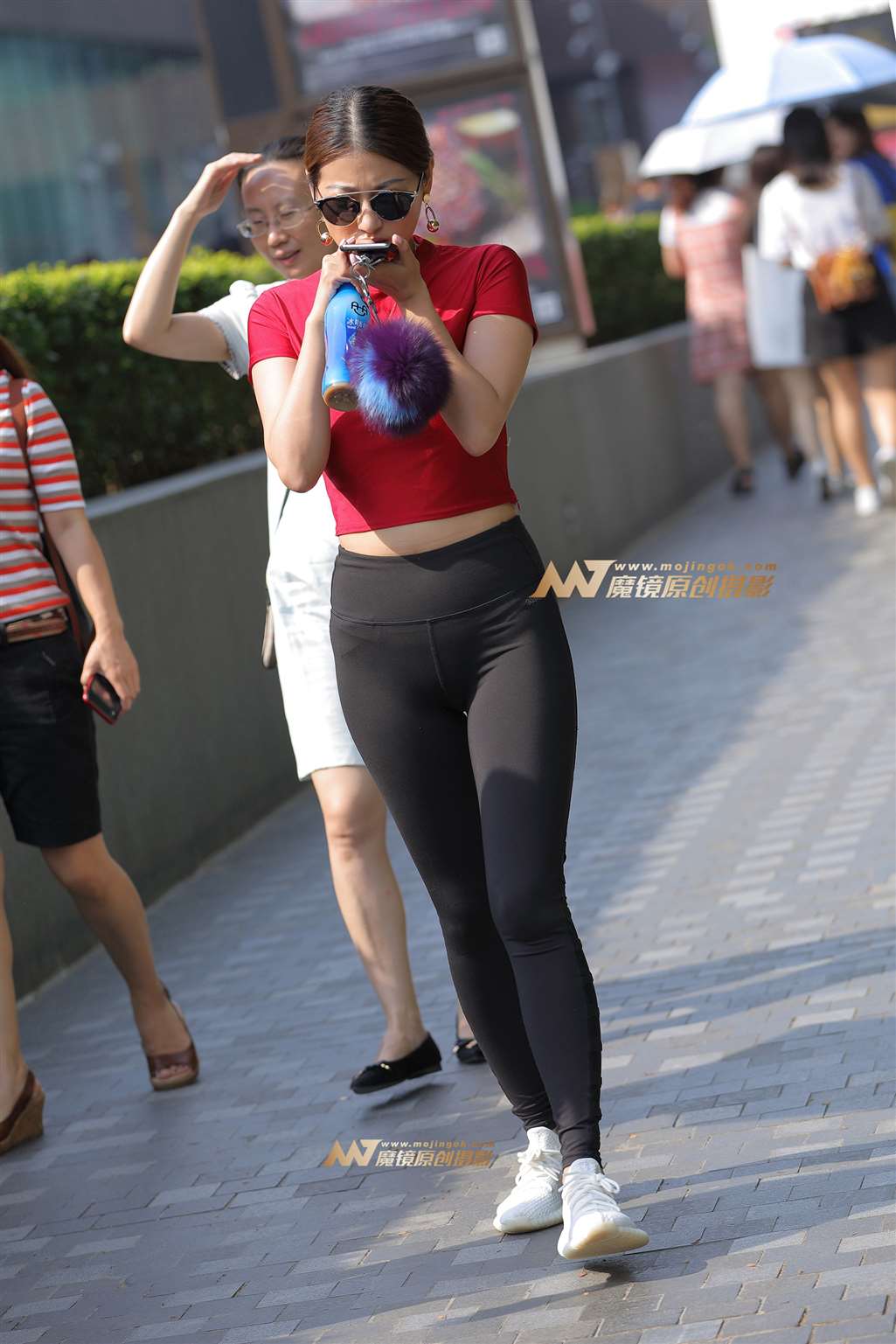 【视觉冲击赛帖】短装上衣，日常黑色健美裤MM-流行馆