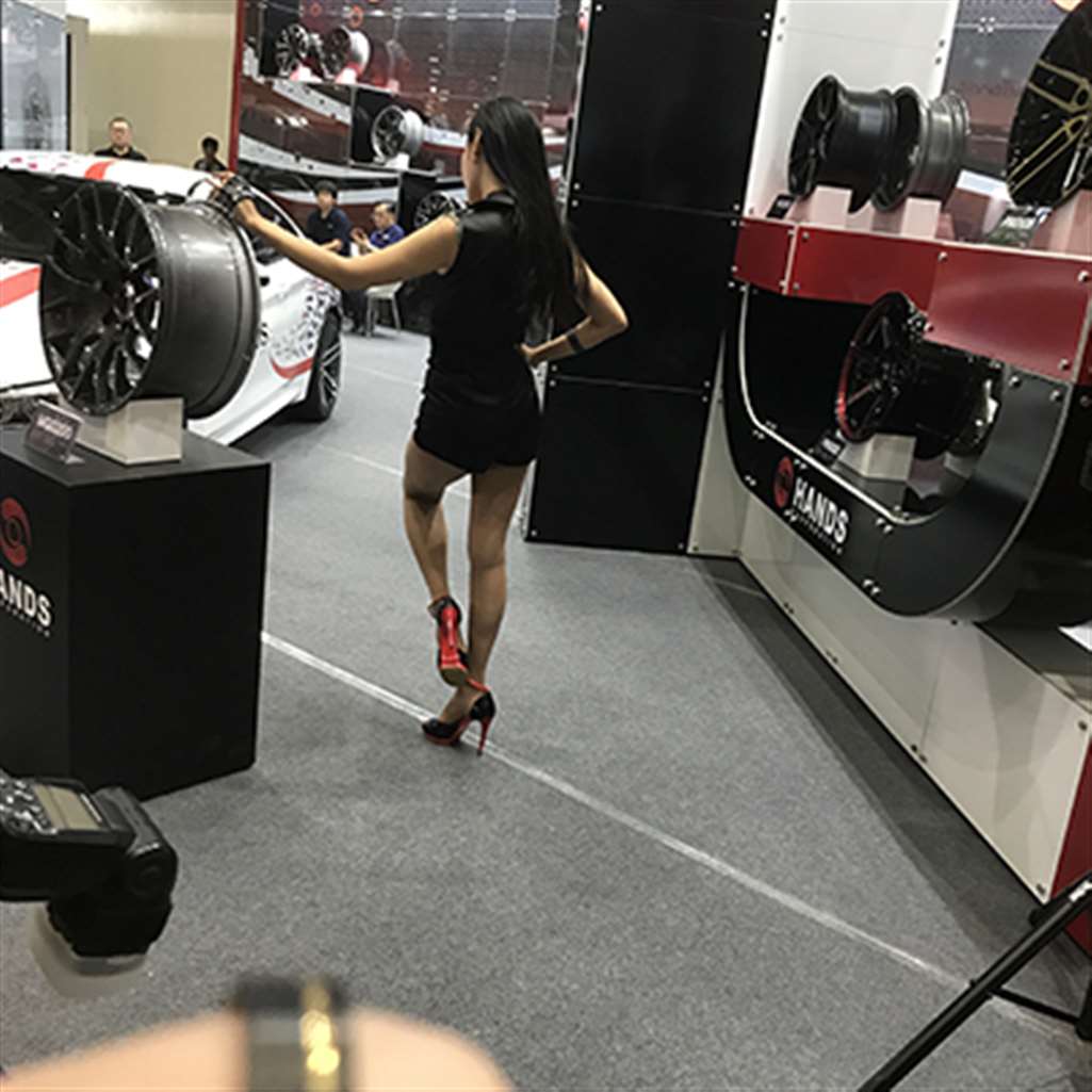 图片[3]-[辉辉赛贴-韩国改装车展]极品灰色丝袜美腿女神车模-流行馆