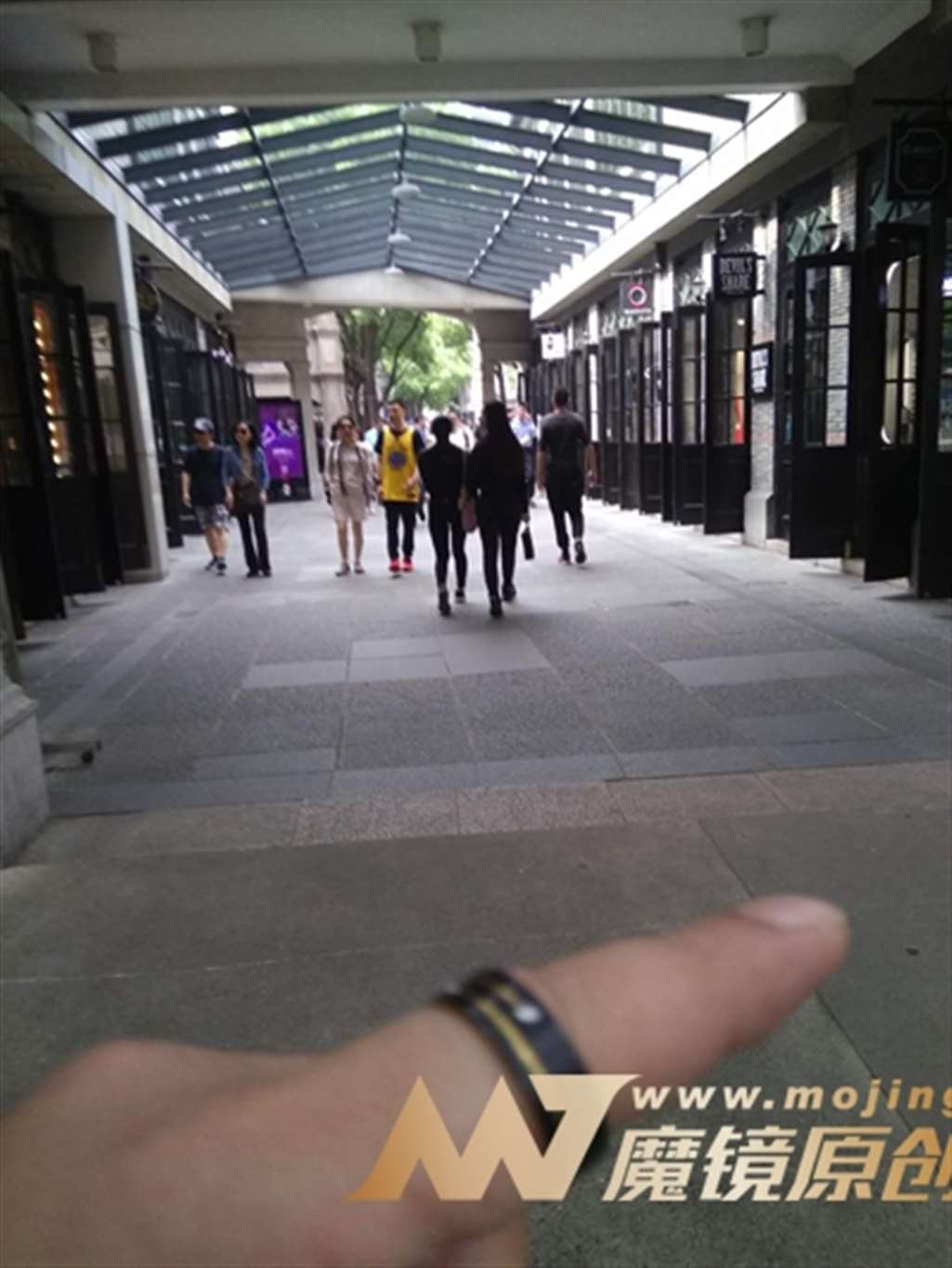 图片[3]-【咔喳赛贴】逛街的紧身裤-流行馆