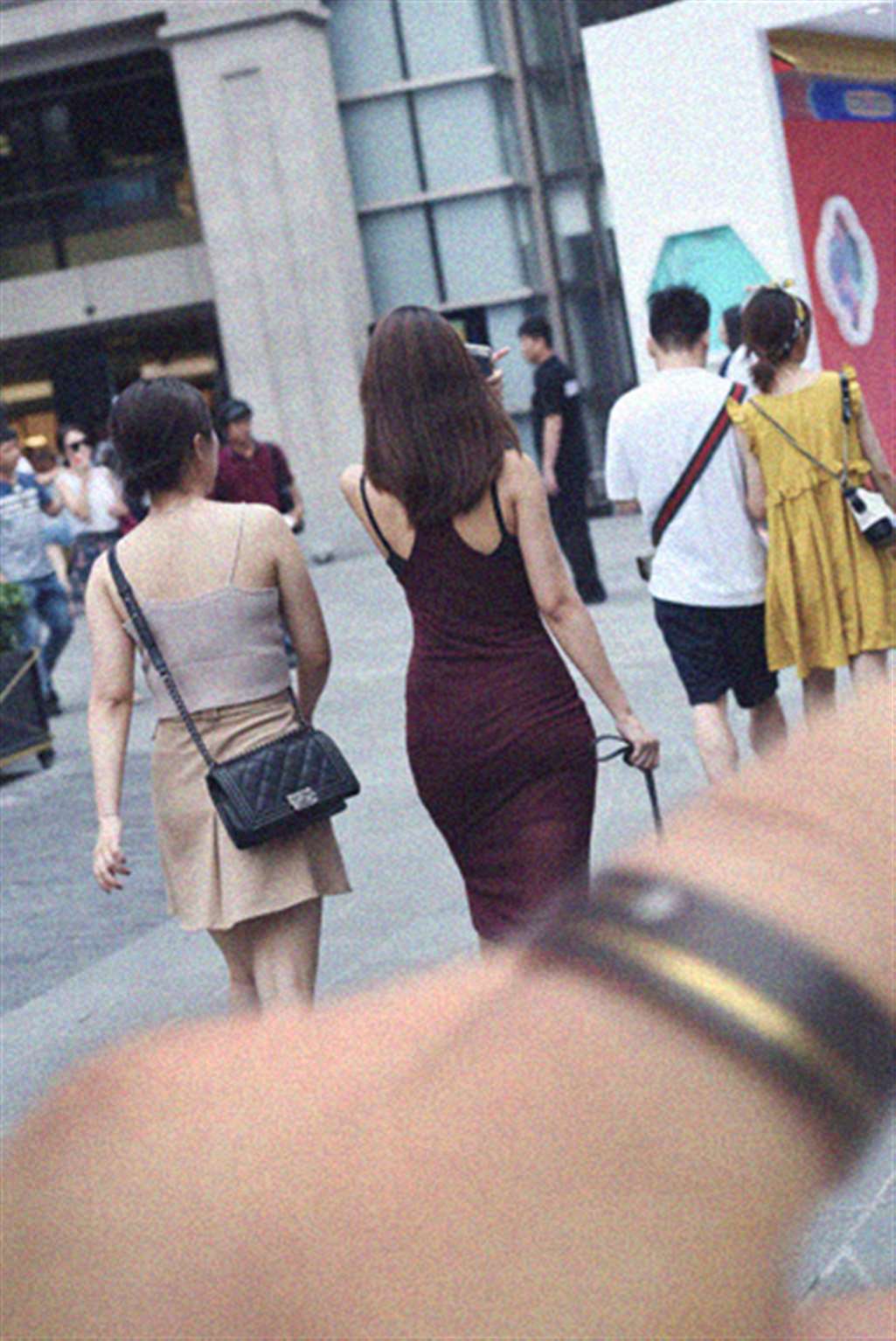 图片[3]-【咔喳赛贴】衫托身段的红裙-流行馆
