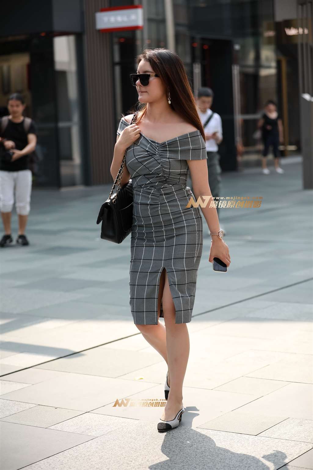 【凯恩赛帖】紧裙翘臀少妇-街拍流行馆