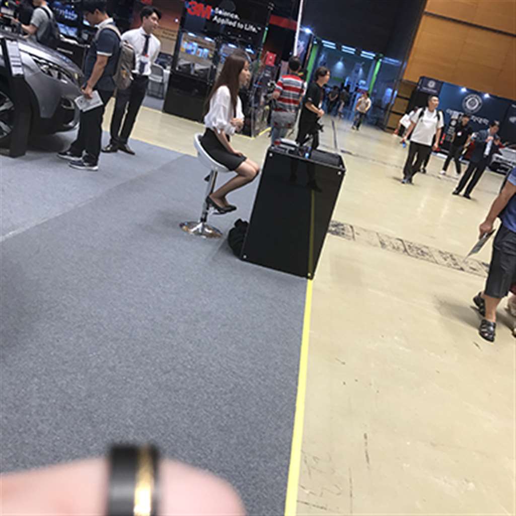 图片[3]-[辉辉赛贴-韩国改装车展]温婉恬淡的银葱丝袜前台妹子-流行馆