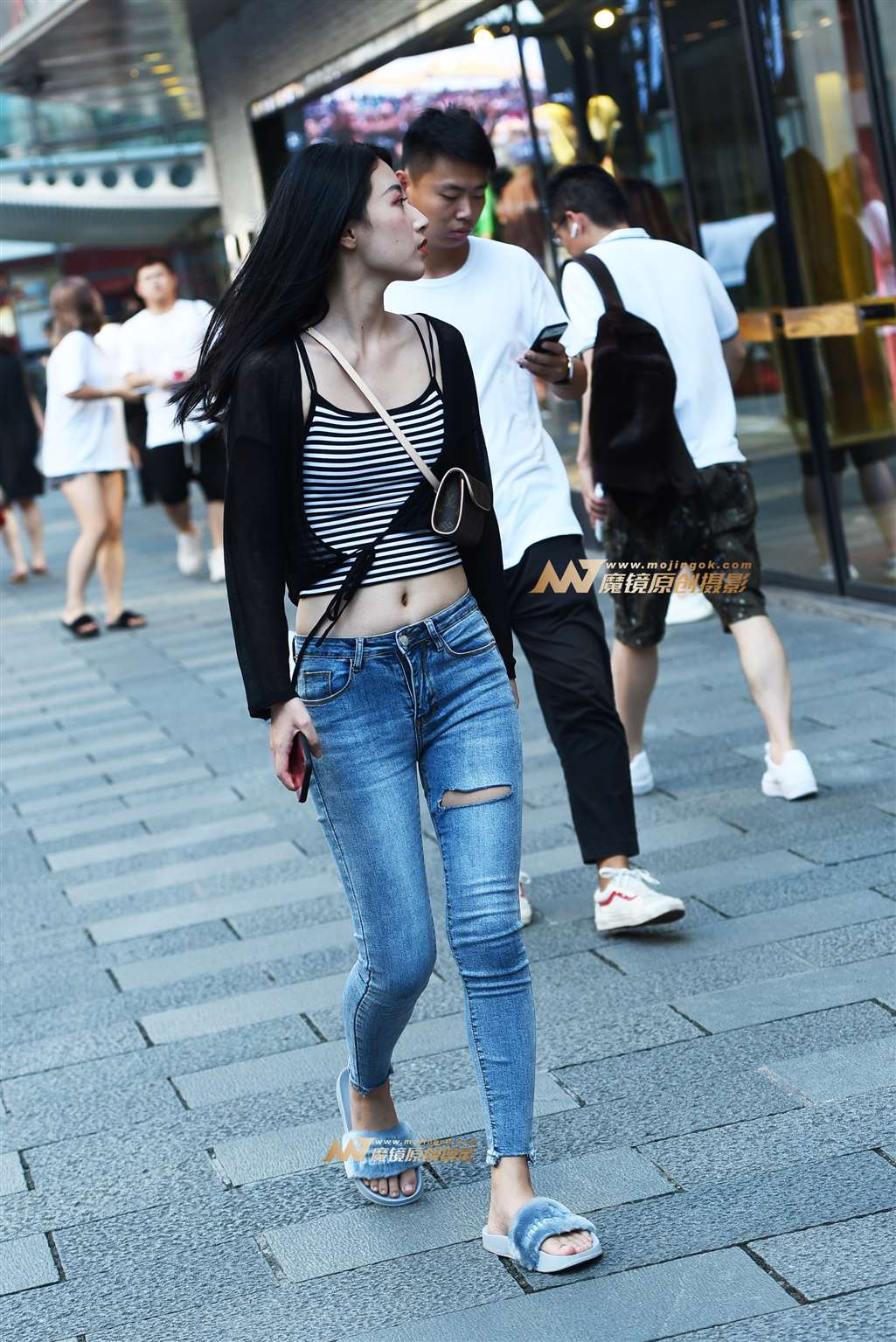 图片[2]-【咔喳赛贴】逛街牛仔妹-流行馆
