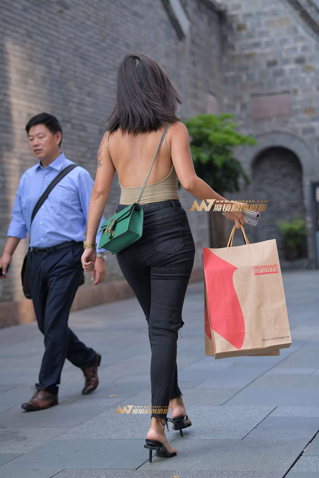 图片[2]-【街拍之魂赛帖】骄阳下的魅力少妇-流行馆