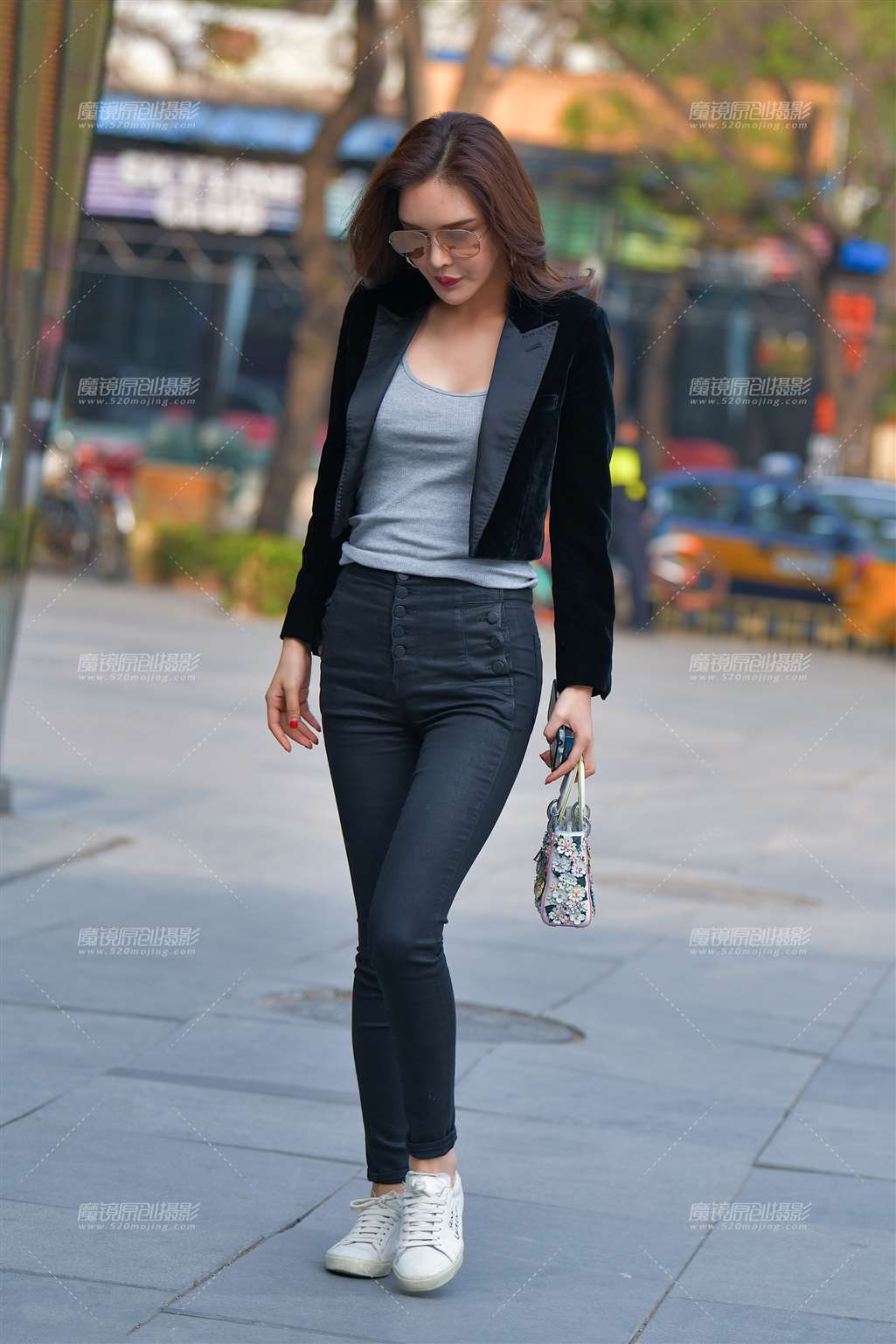 【红石赛帖】黑色紧牛性感美女-街拍流行馆