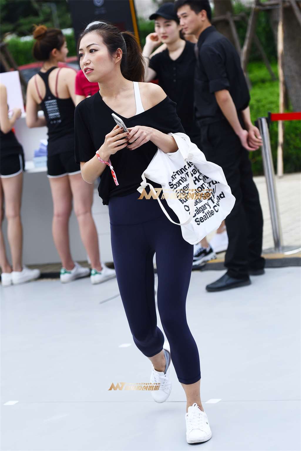 图片[2]-【咔喳赛贴】兰色九分裤-街拍流行馆