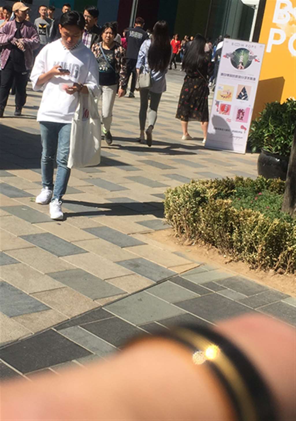 图片[3]-【红石赛帖】灰色牛仔裤美女-流行馆