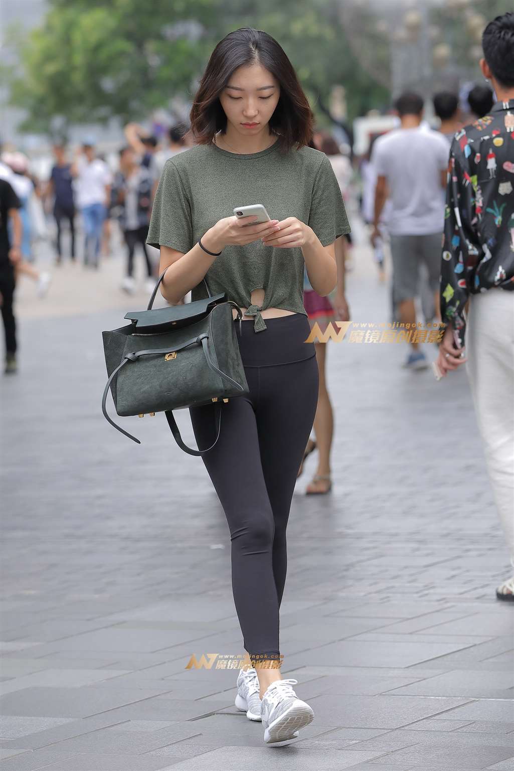 【视觉冲击赛帖】黑色健美裤，短发女孩-街拍流行馆