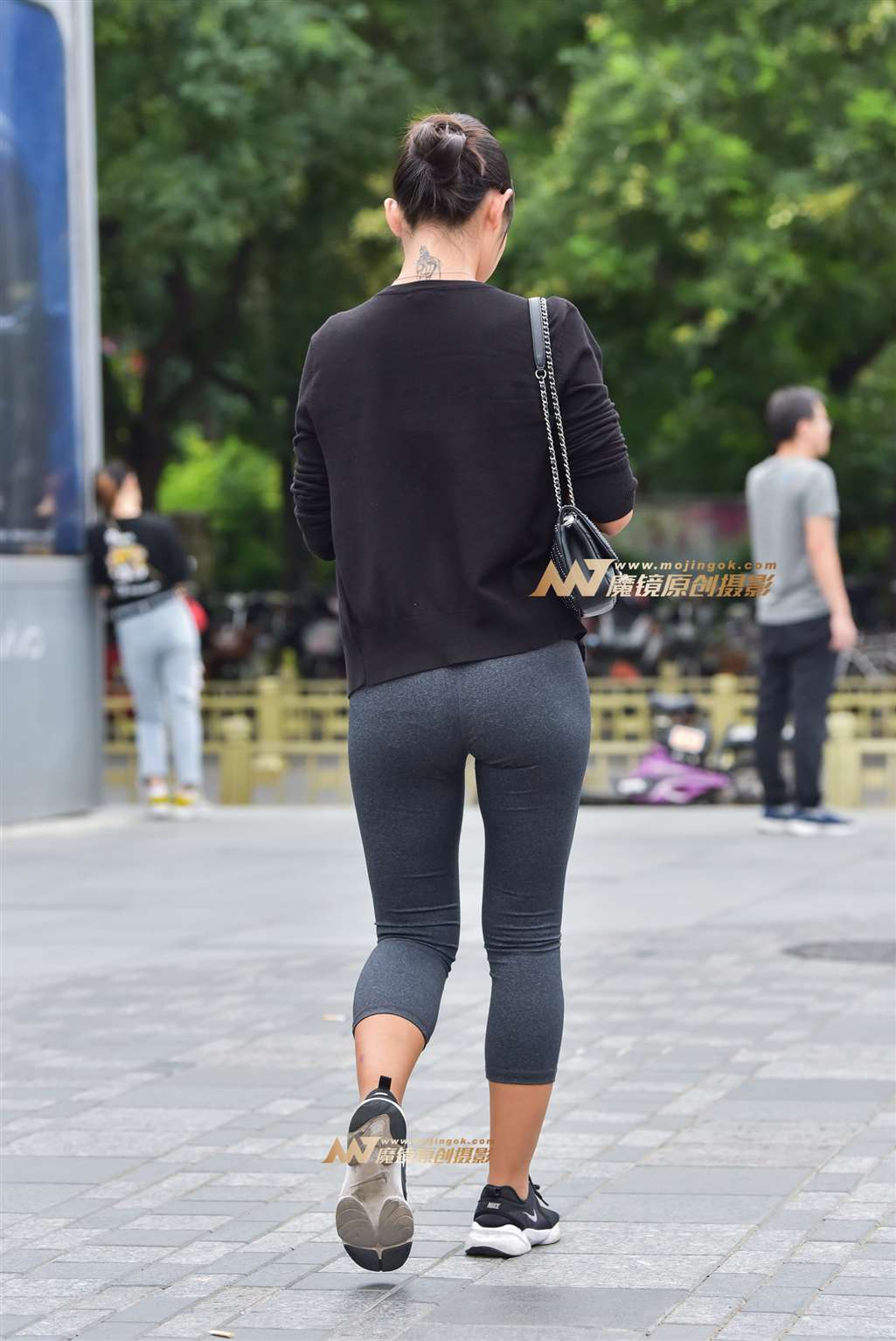 图片[2]-七分弹力裤 就是如此紧致-流行馆