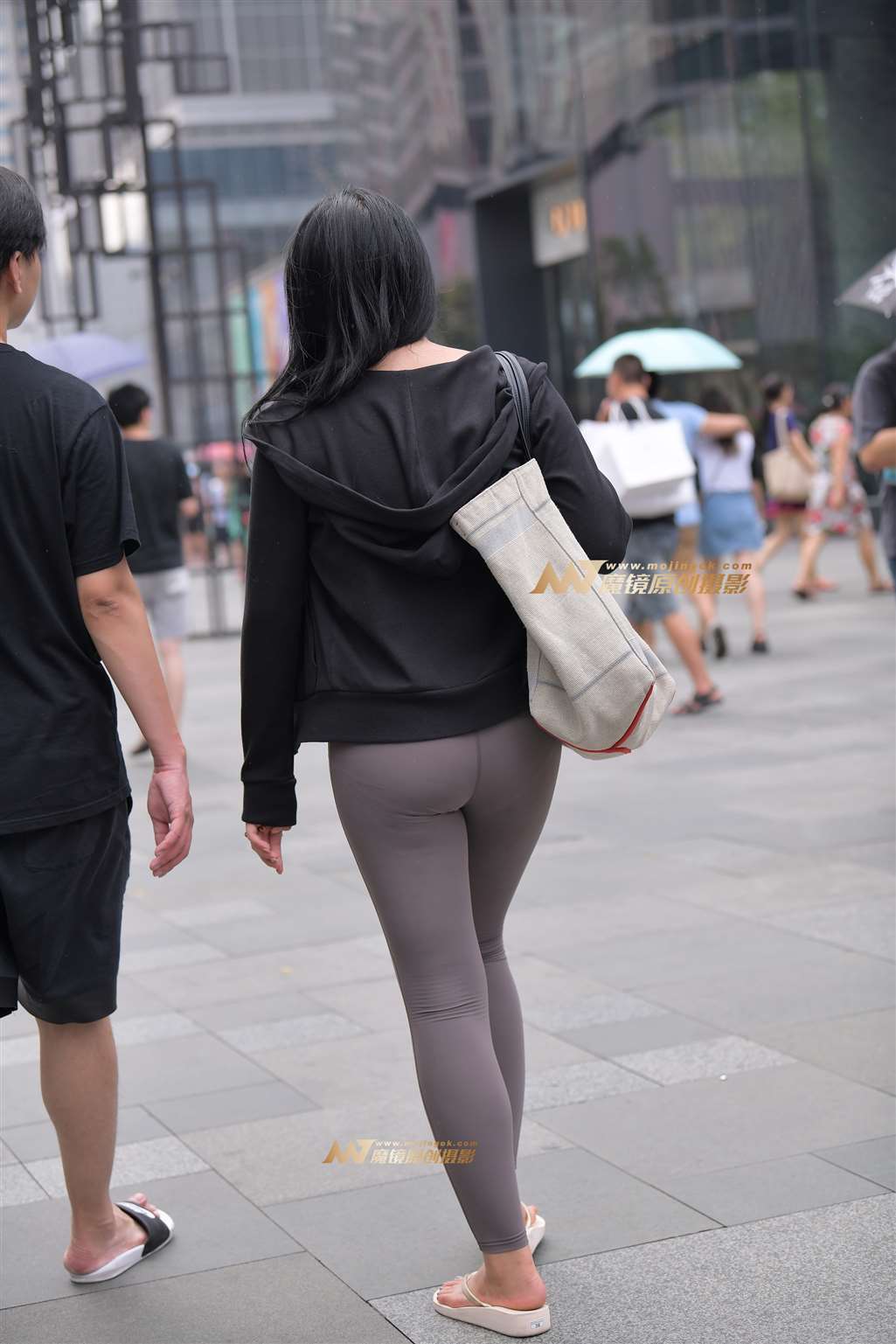 图片[4]-【街拍之魂赛帖】雨中的紧身裤-流行馆