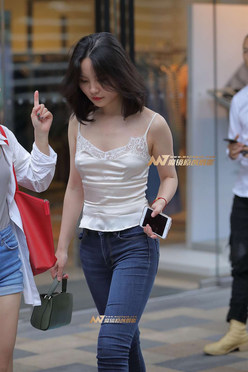 【视觉冲击赛帖】性感小背心，紧牛小姐姐-流行馆