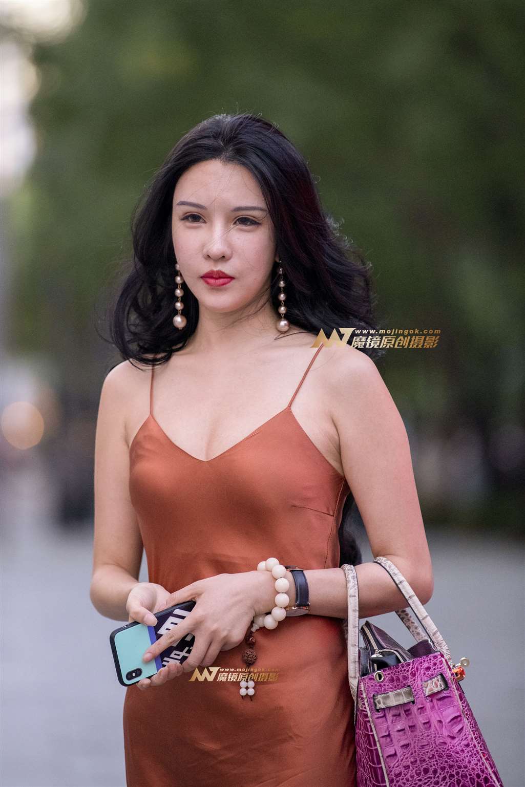 【红石赛帖】傍晚逛街的气质少妇-流行馆