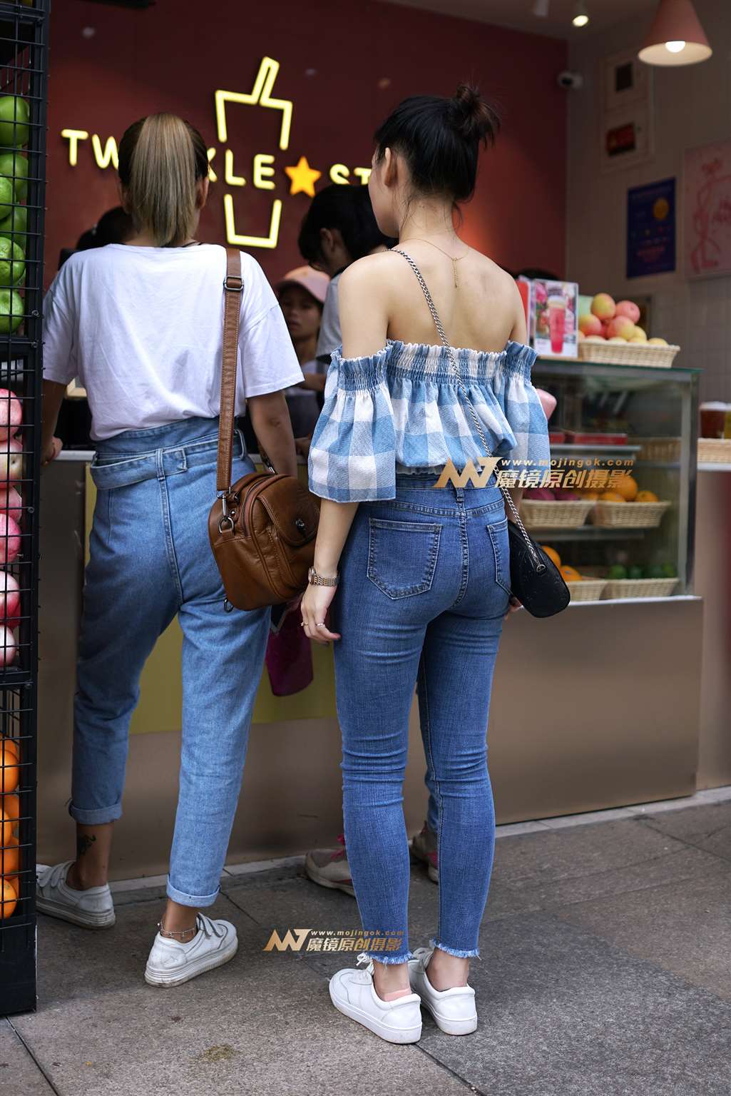 蓝牛露肩-街拍流行馆