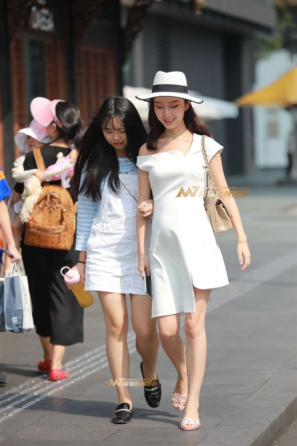 【凯恩赛帖】漂亮温婉大方的孕妇-街拍流行馆