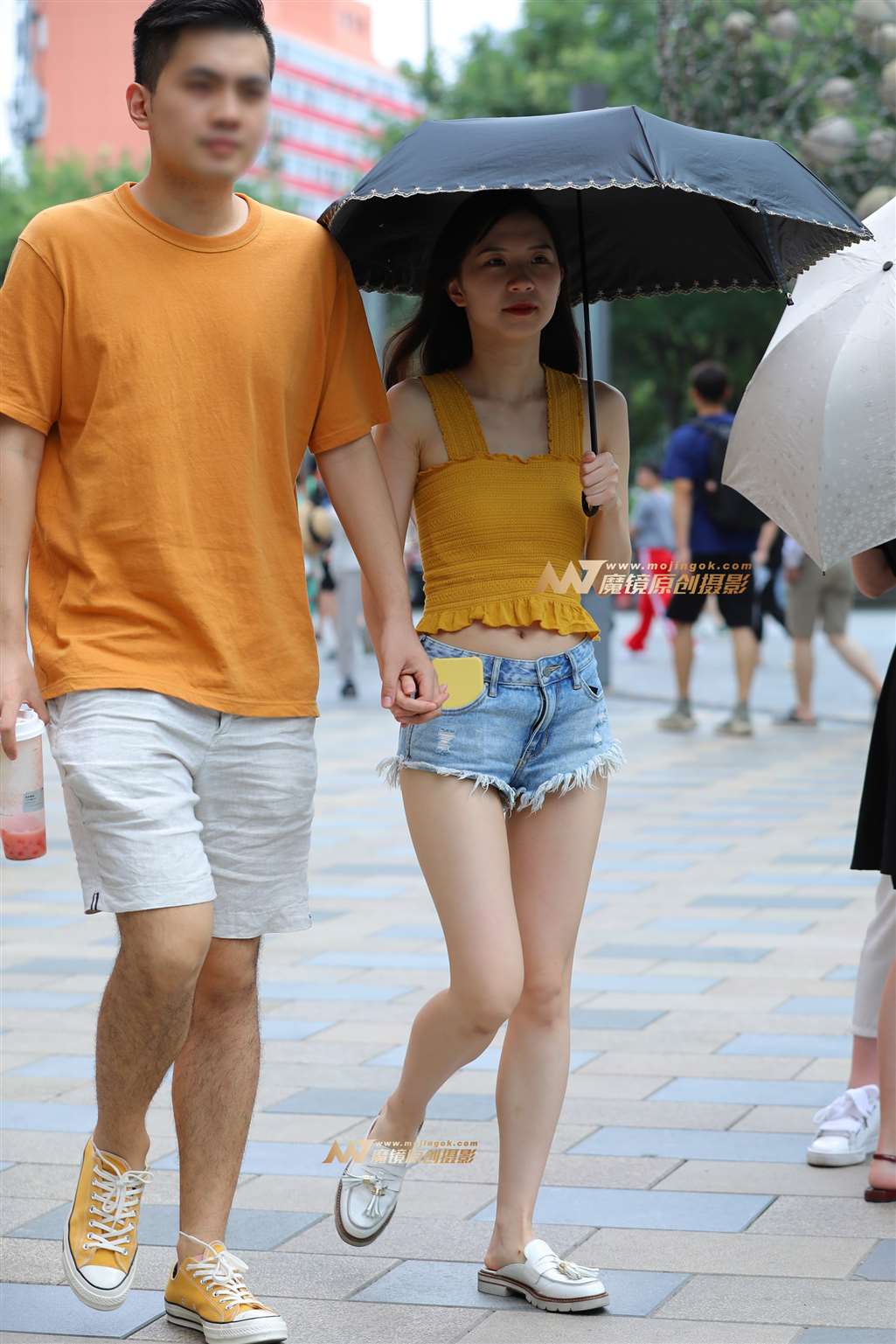 【视觉冲击赛贴】怕晒的热裤白皙女友-流行馆