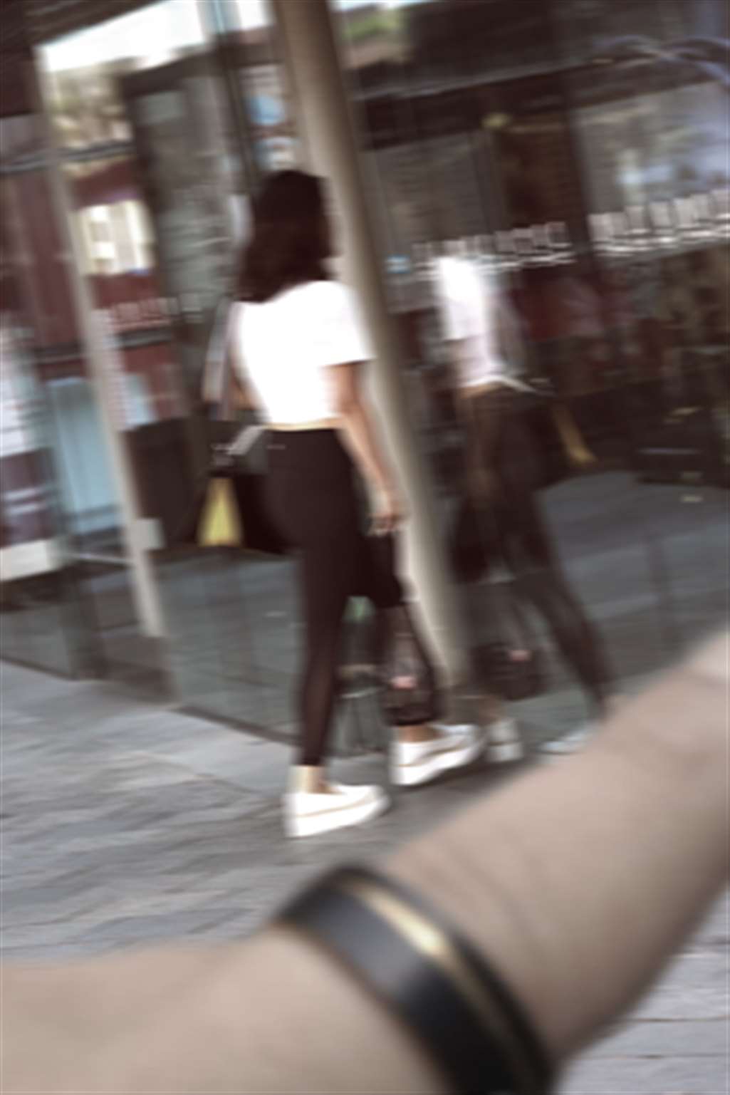 图片[3]-【咔喳赛贴】逛街少妇-流行馆