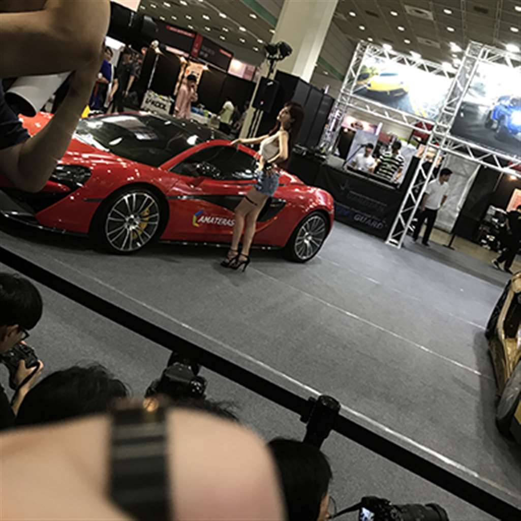 图片[3]-[辉辉赛贴-韩国改装车展]可爱的热裤车模-流行馆