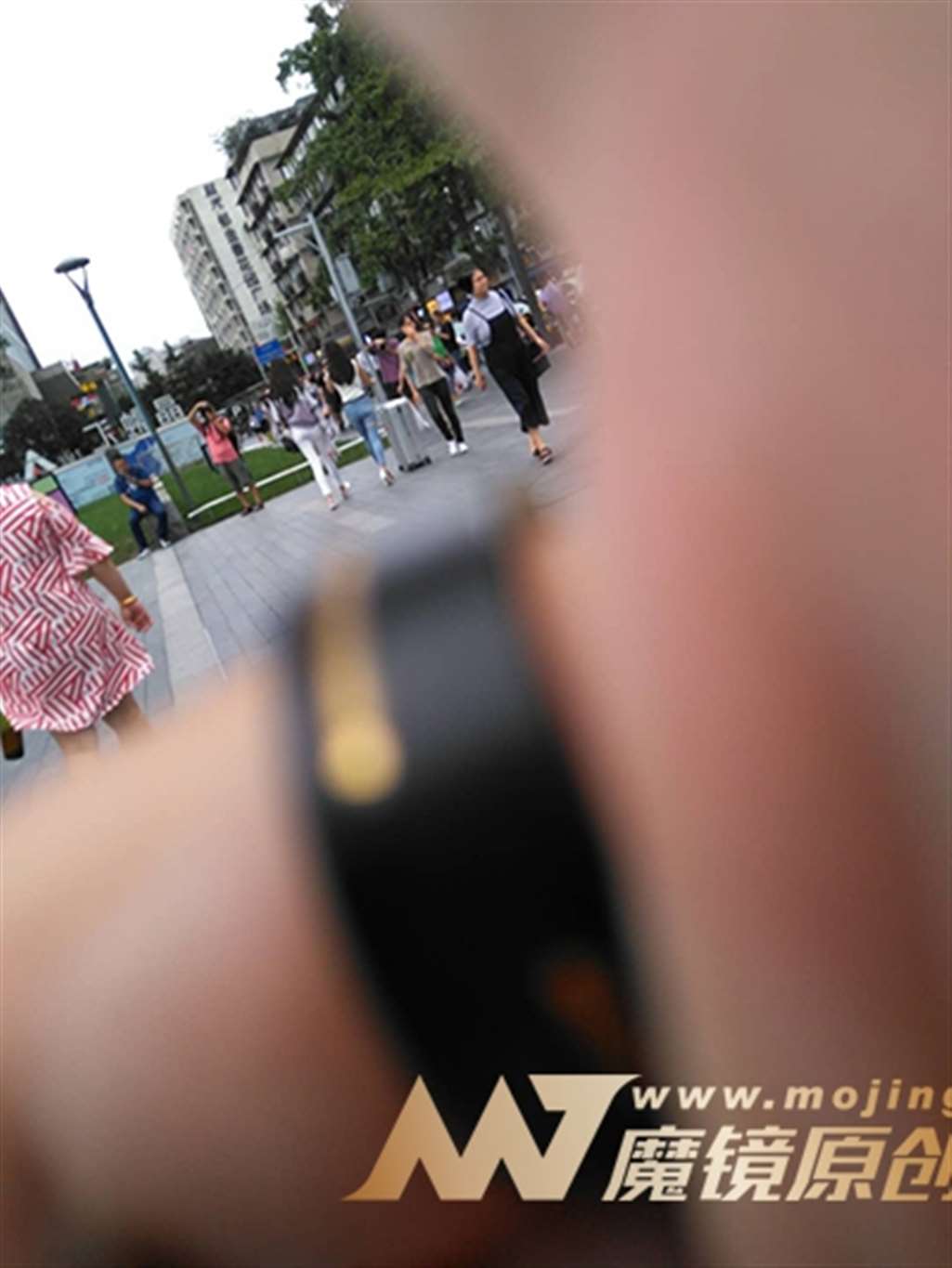 图片[3]-【街拍之魂赛帖】街边等人的紧牛-流行馆