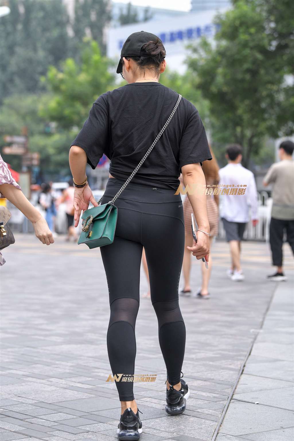 图片[2]-【久久赛帖】黑色紧身瑜伽裤少妇-流行馆