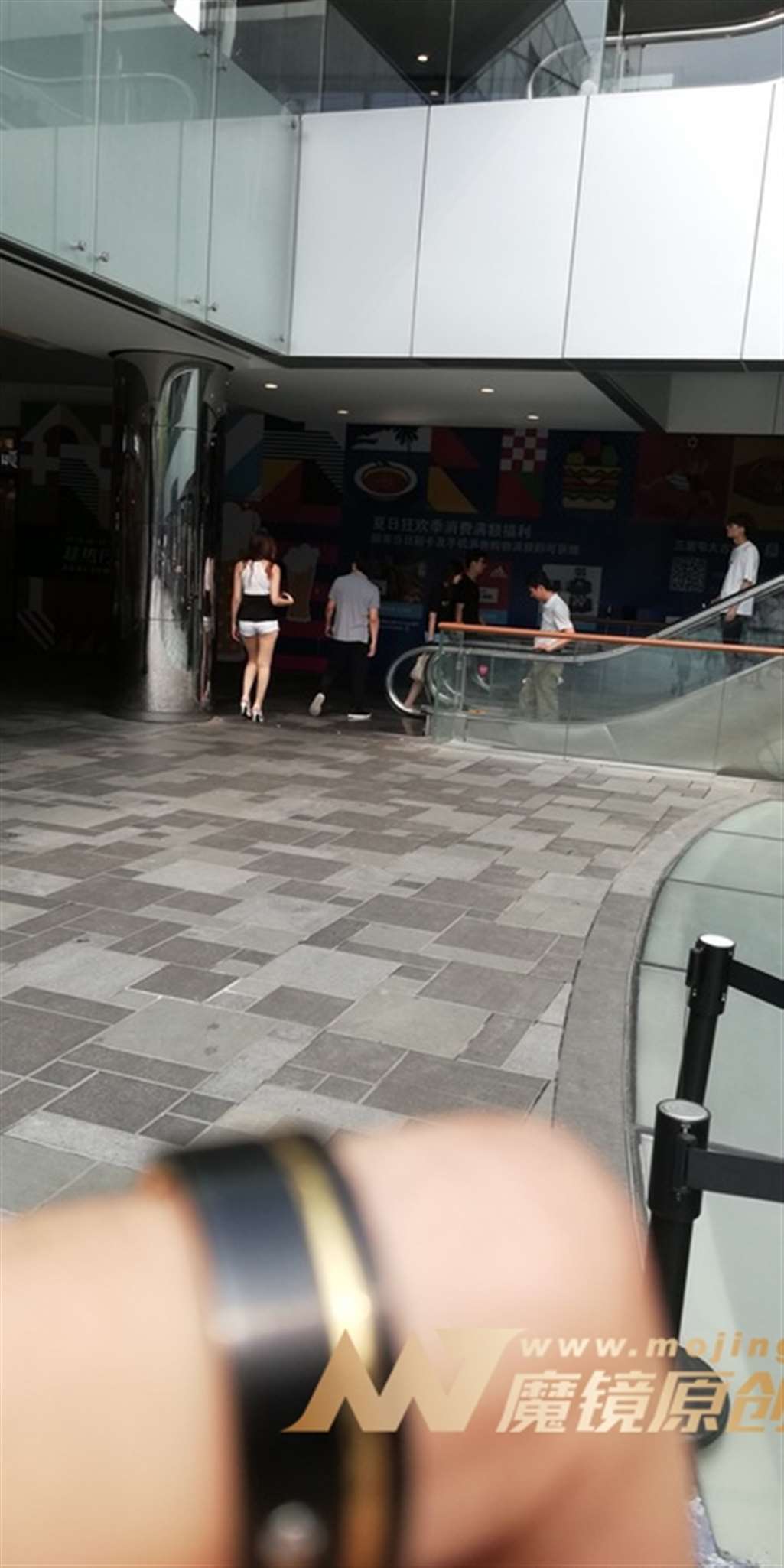 图片[3]-【视觉冲击赛贴】白热裤，大长腿高跟美女-流行馆