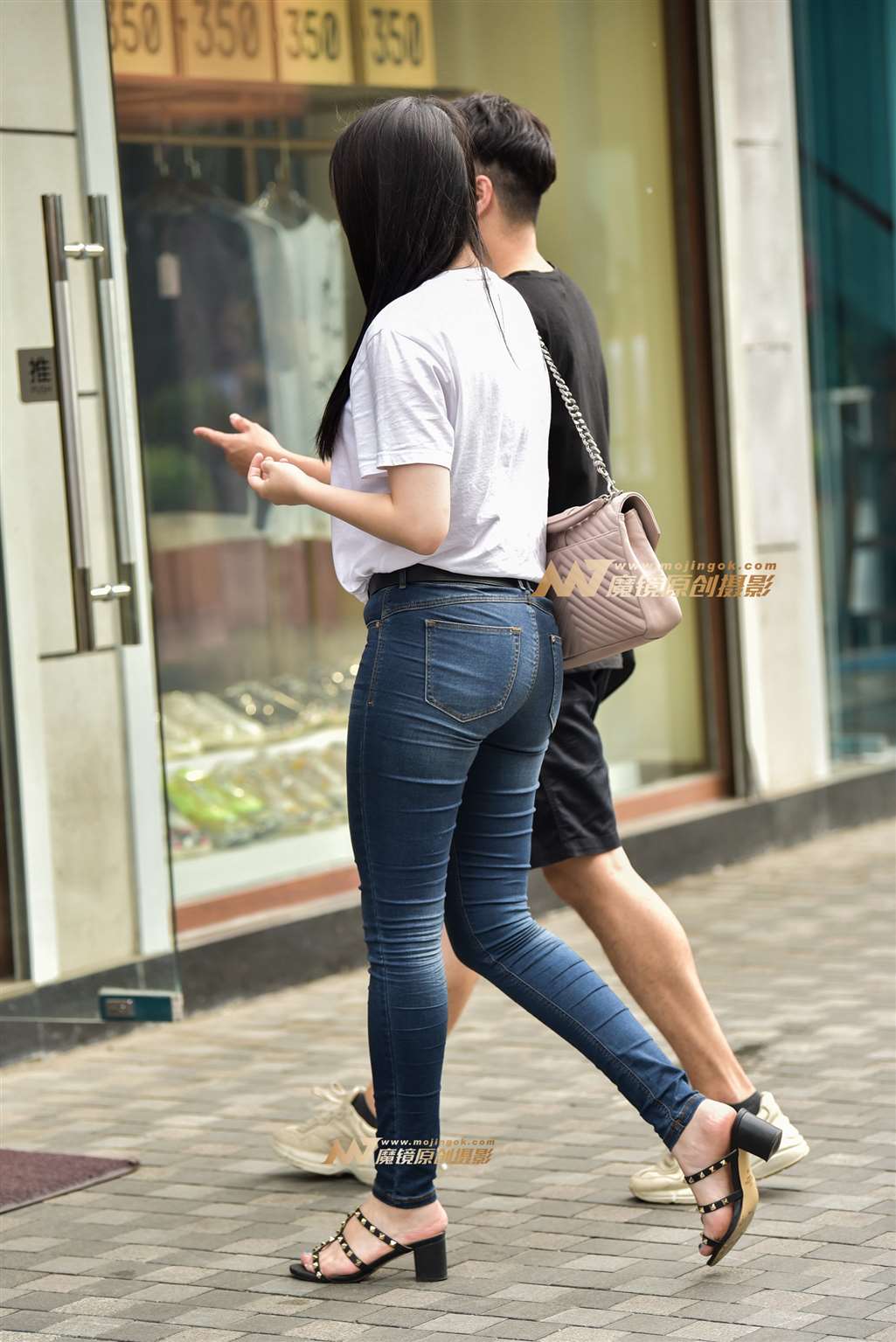 笑不露齿的甜美紧牛MM-流行馆