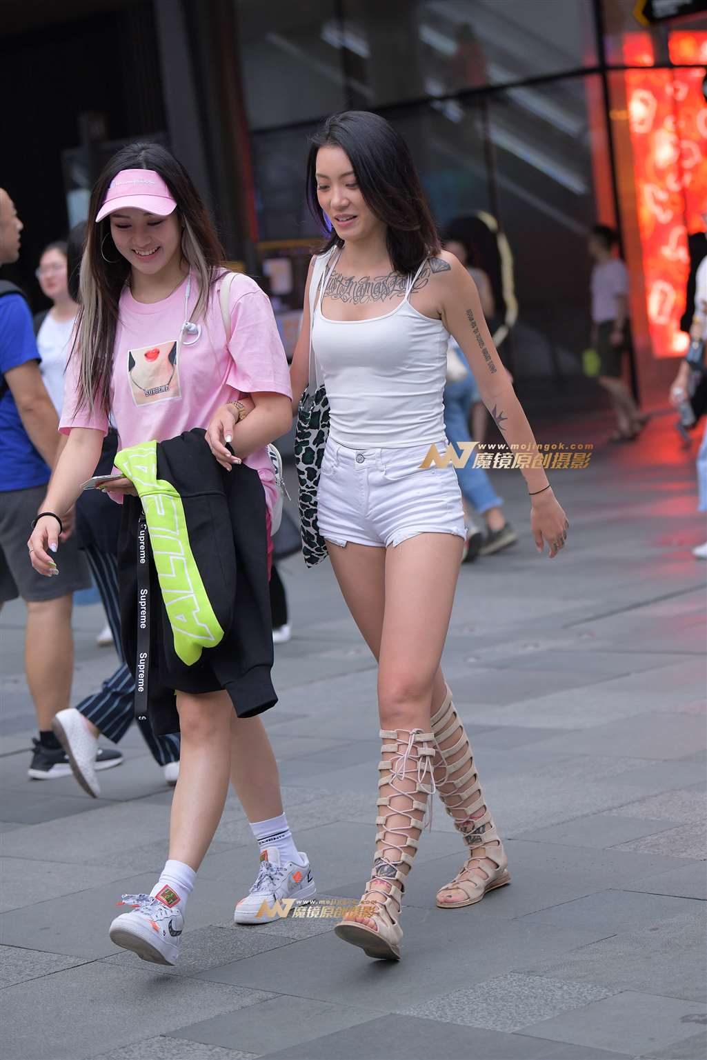 【街拍之魂赛帖】白色热裤-街拍流行馆