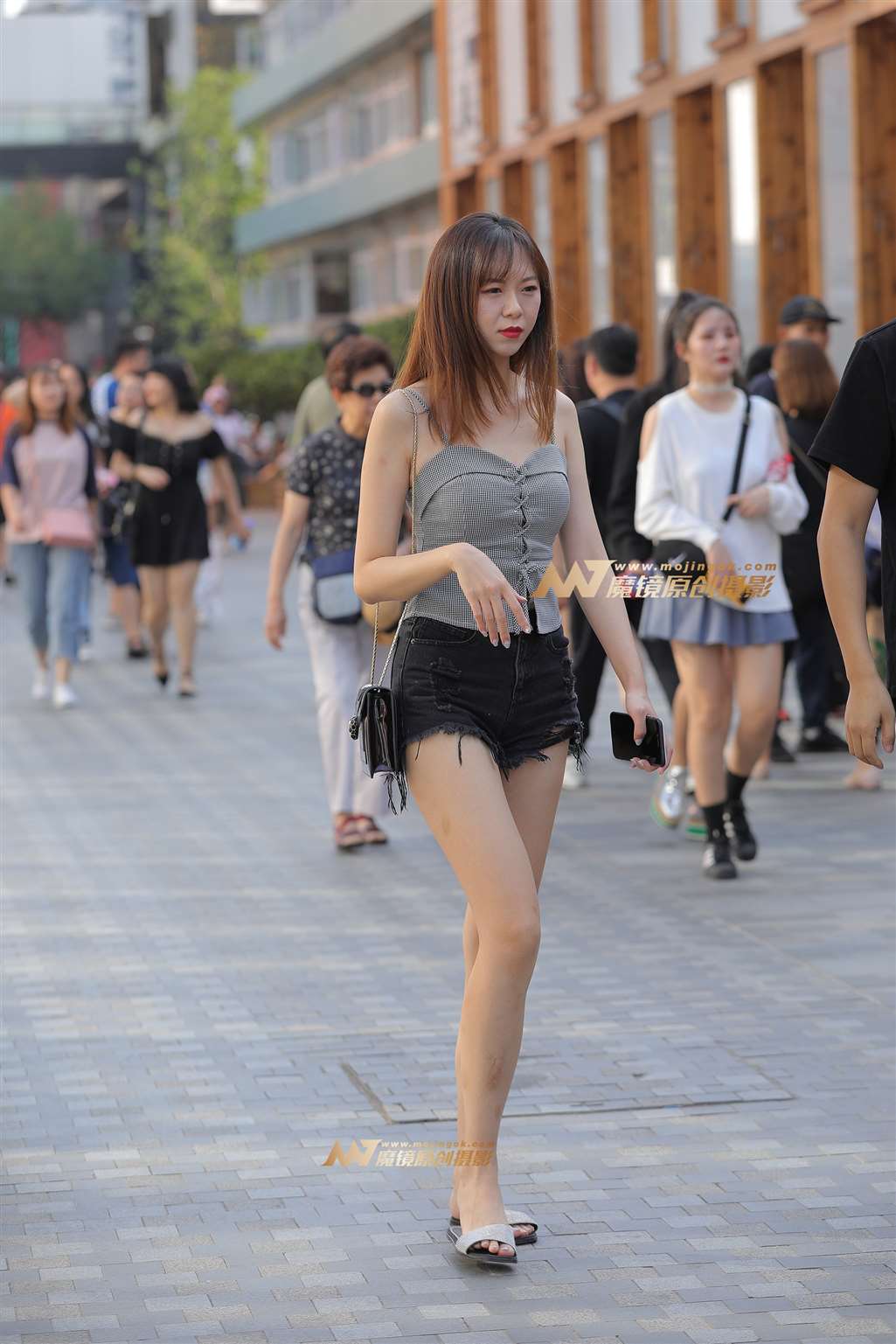 【视觉冲击赛贴】吊带小背心，热裤大长腿女友-流行馆